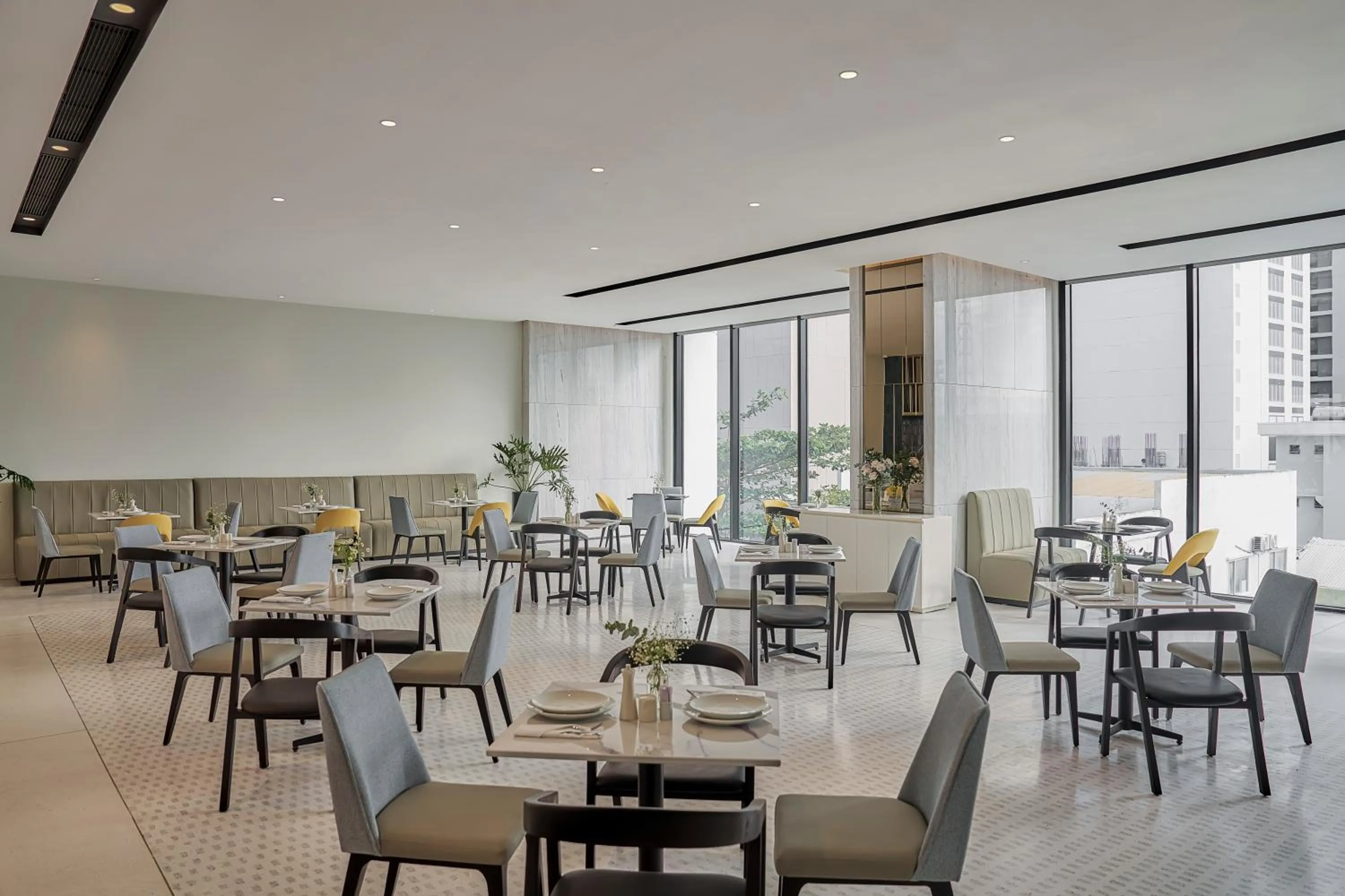 Restaurant/places to eat in December Hotel