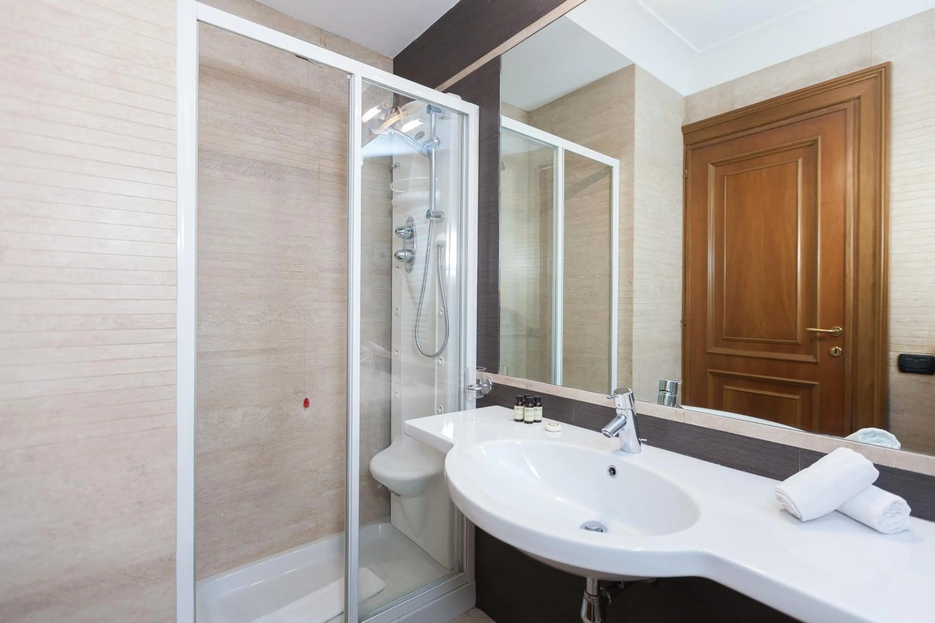 Shower in Suite Beccaria A Piazza Del Popolo