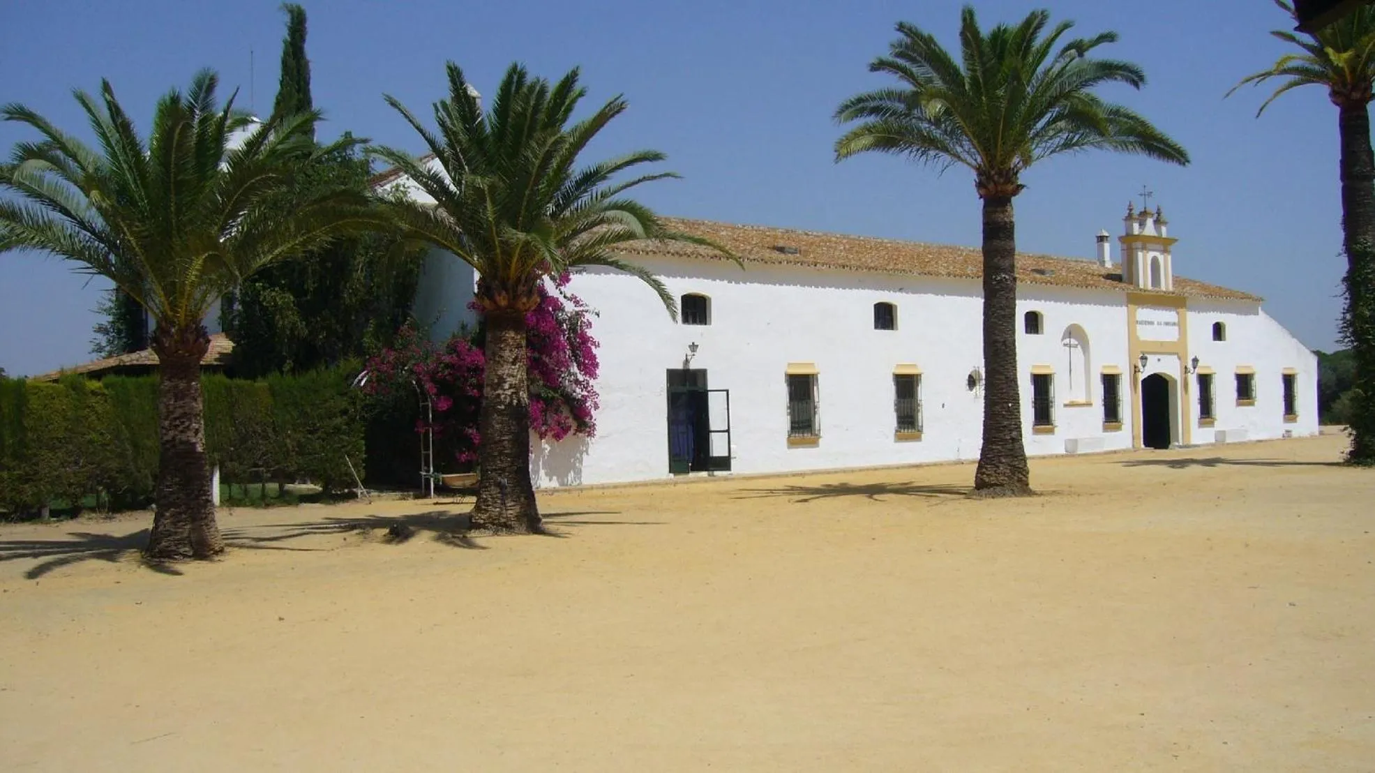 Facade/entrance in Hacienda La Indiana