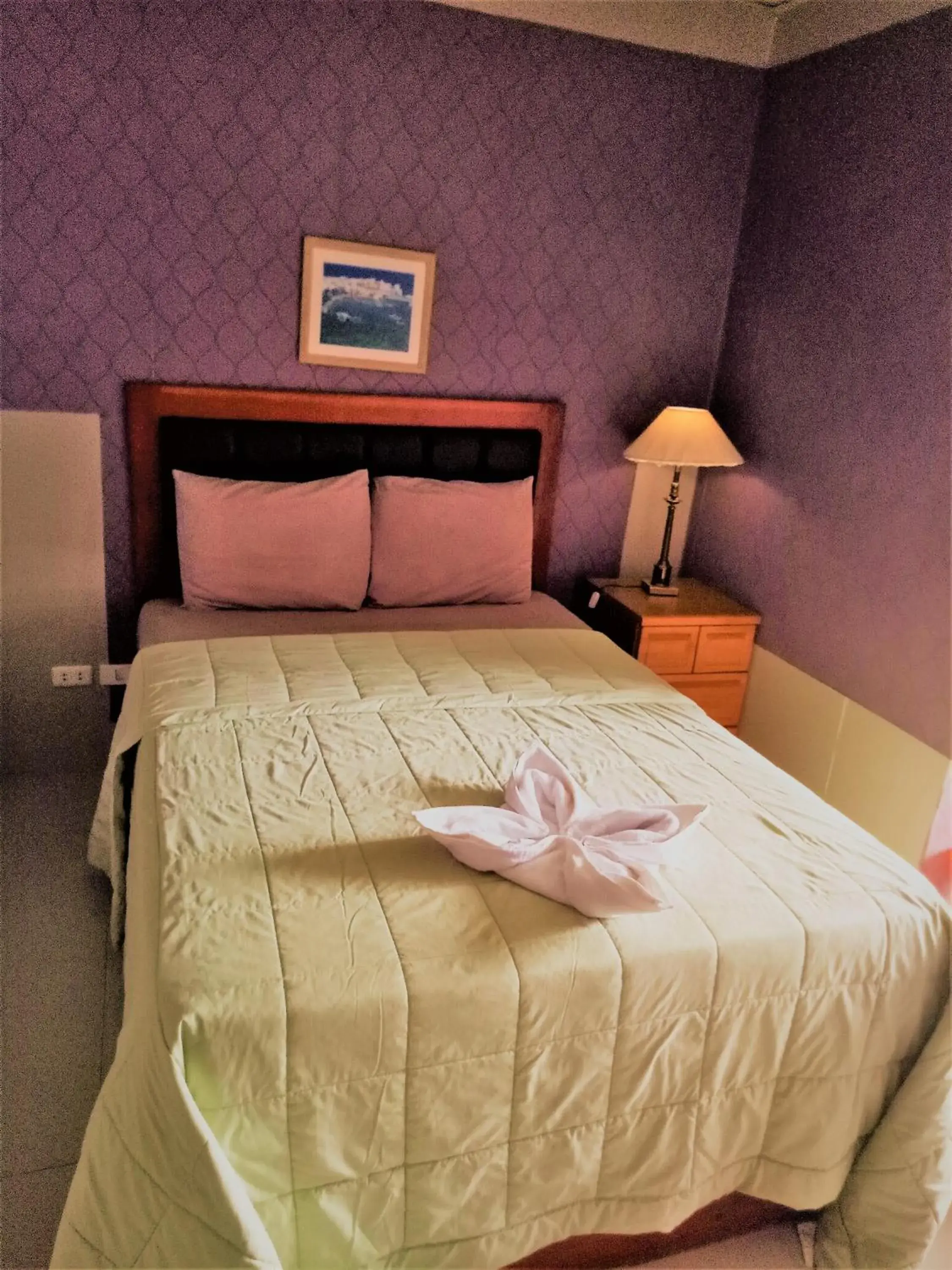 Standard Queen Room in BnT Inn Standard Queen Room in BnT Inn