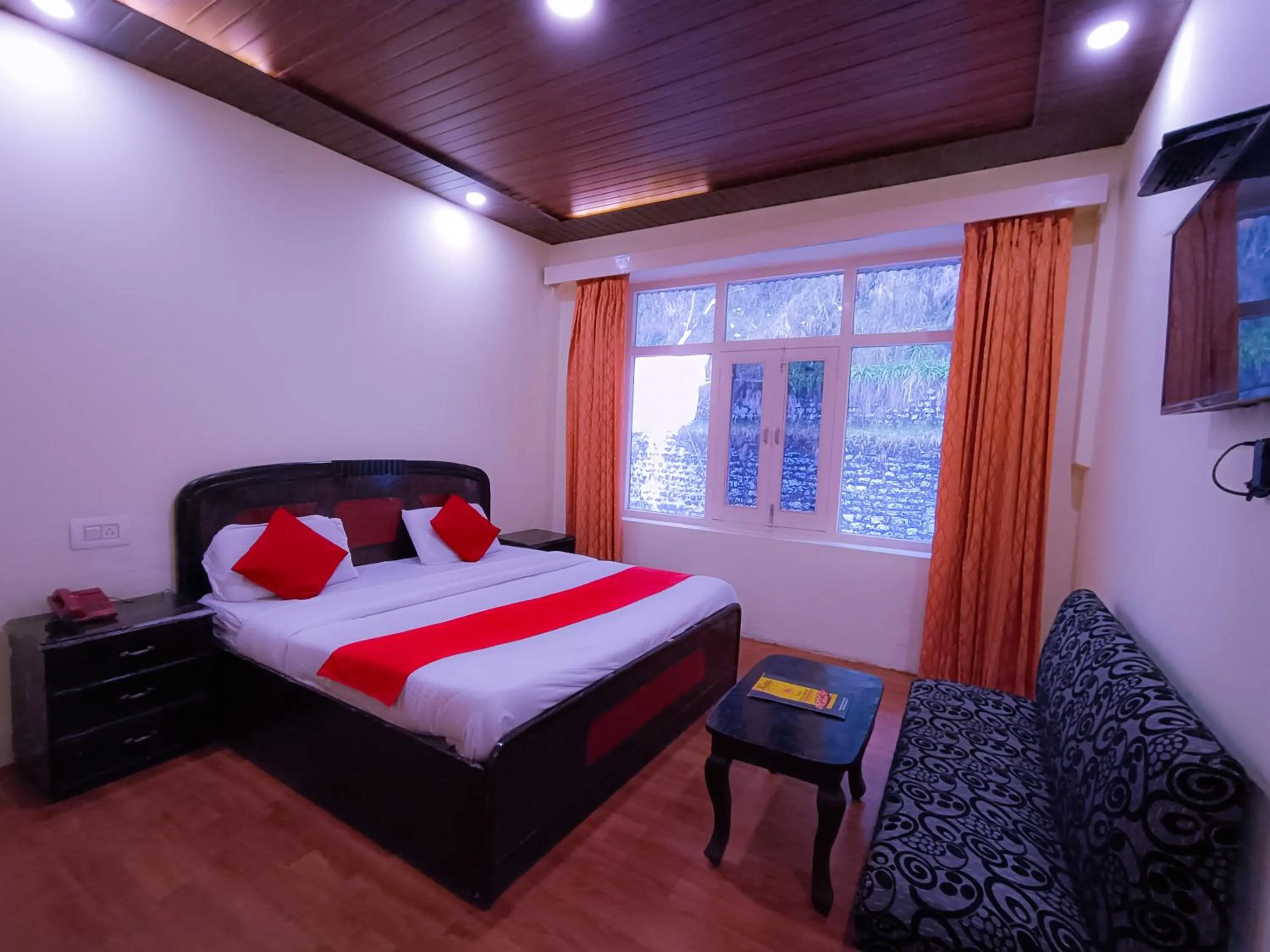Bedroom, Bed in Surya Resort Dalhousie