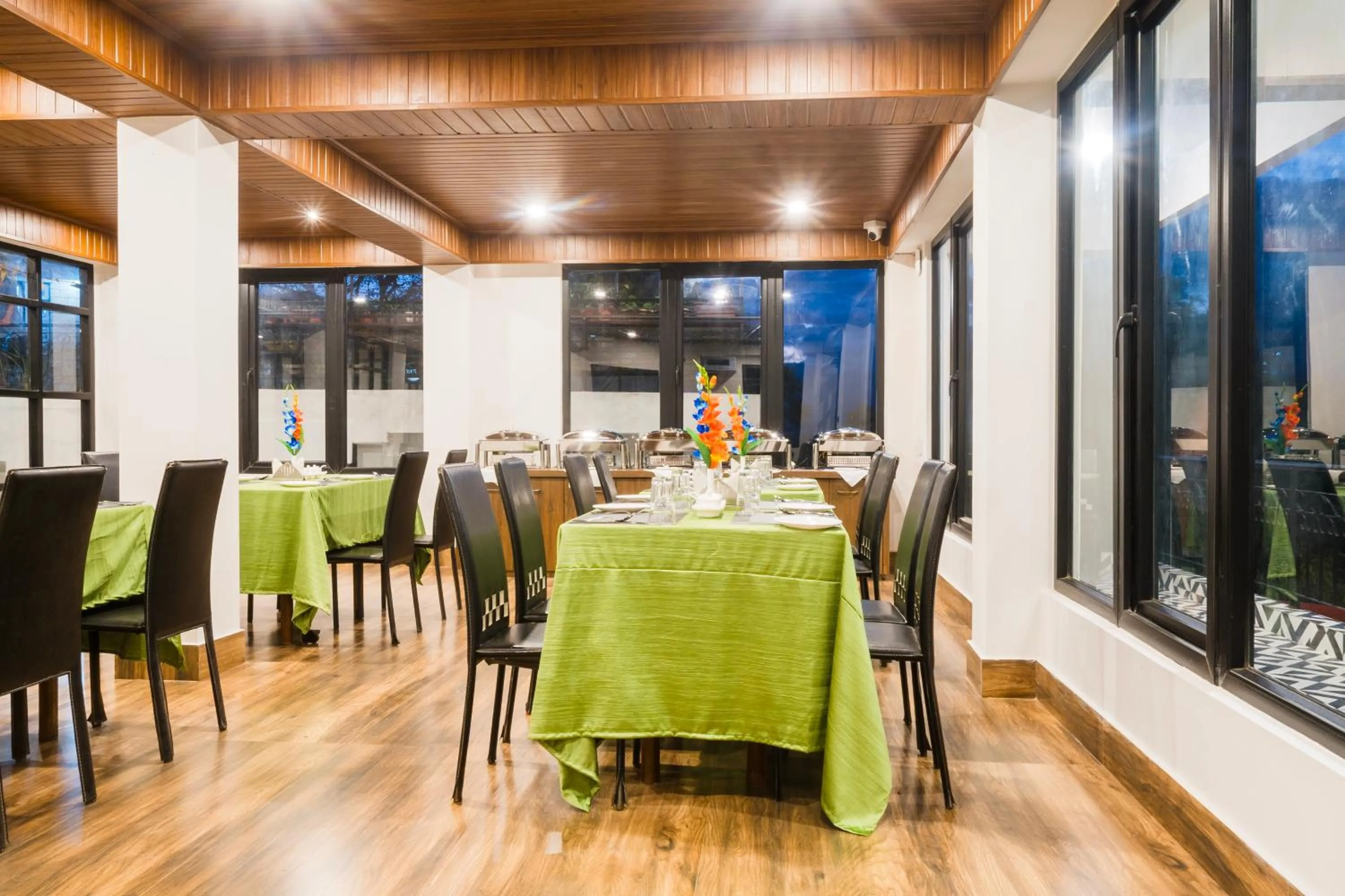 Restaurant/places to eat in Sharolyn Boutique Hotel