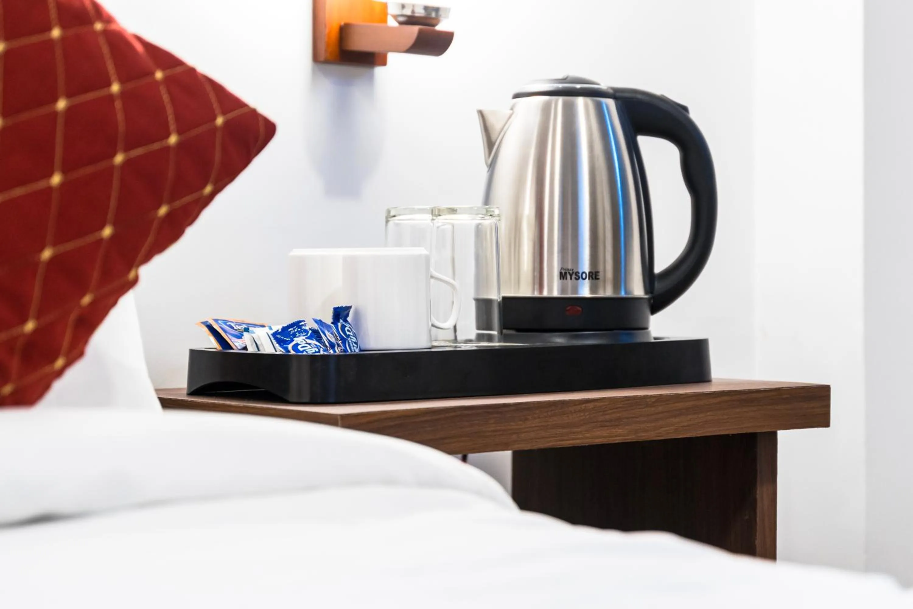 Coffee/tea facilities, Bed in Sharolyn Boutique Hotel