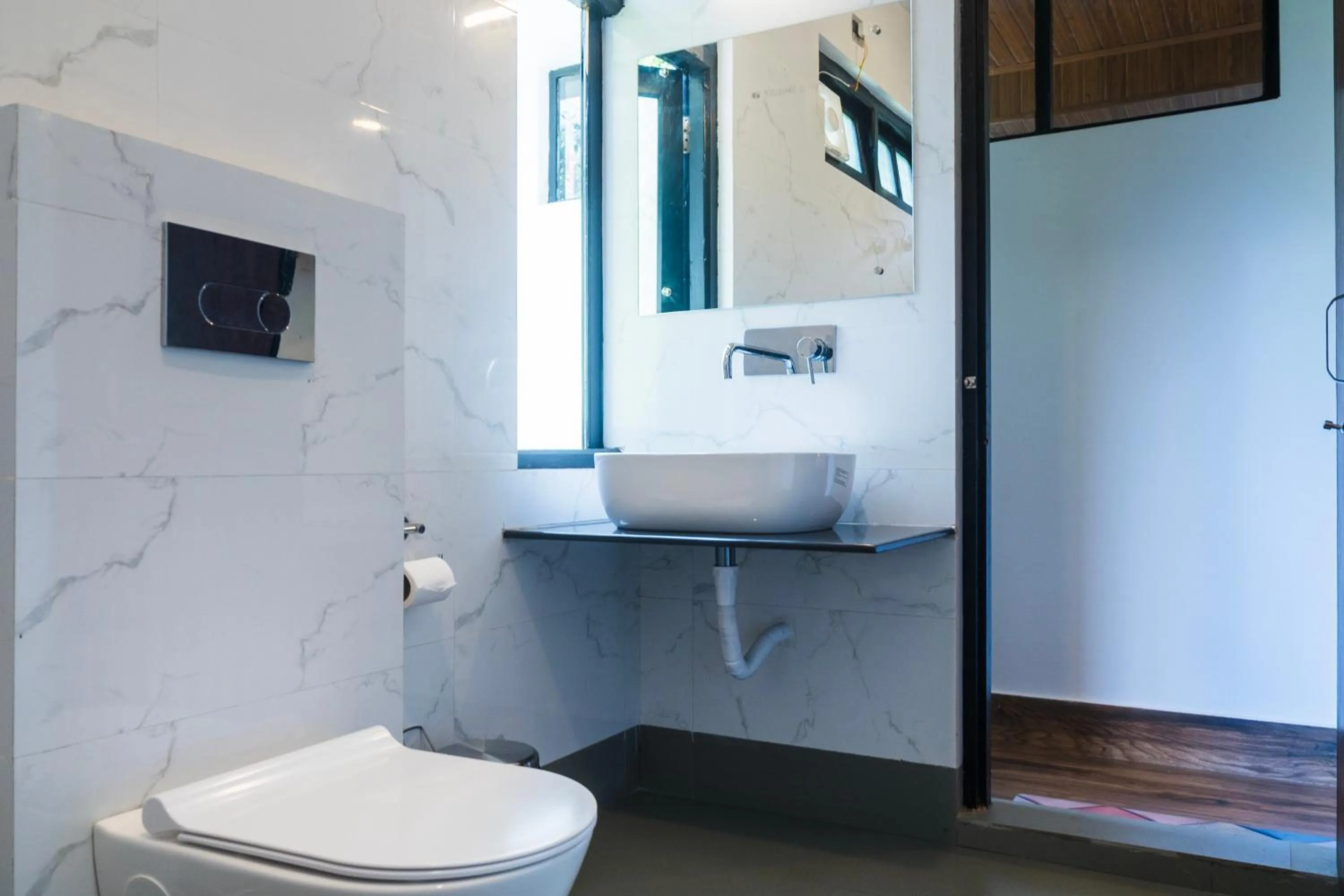 Toilet in Sharolyn Boutique Hotel