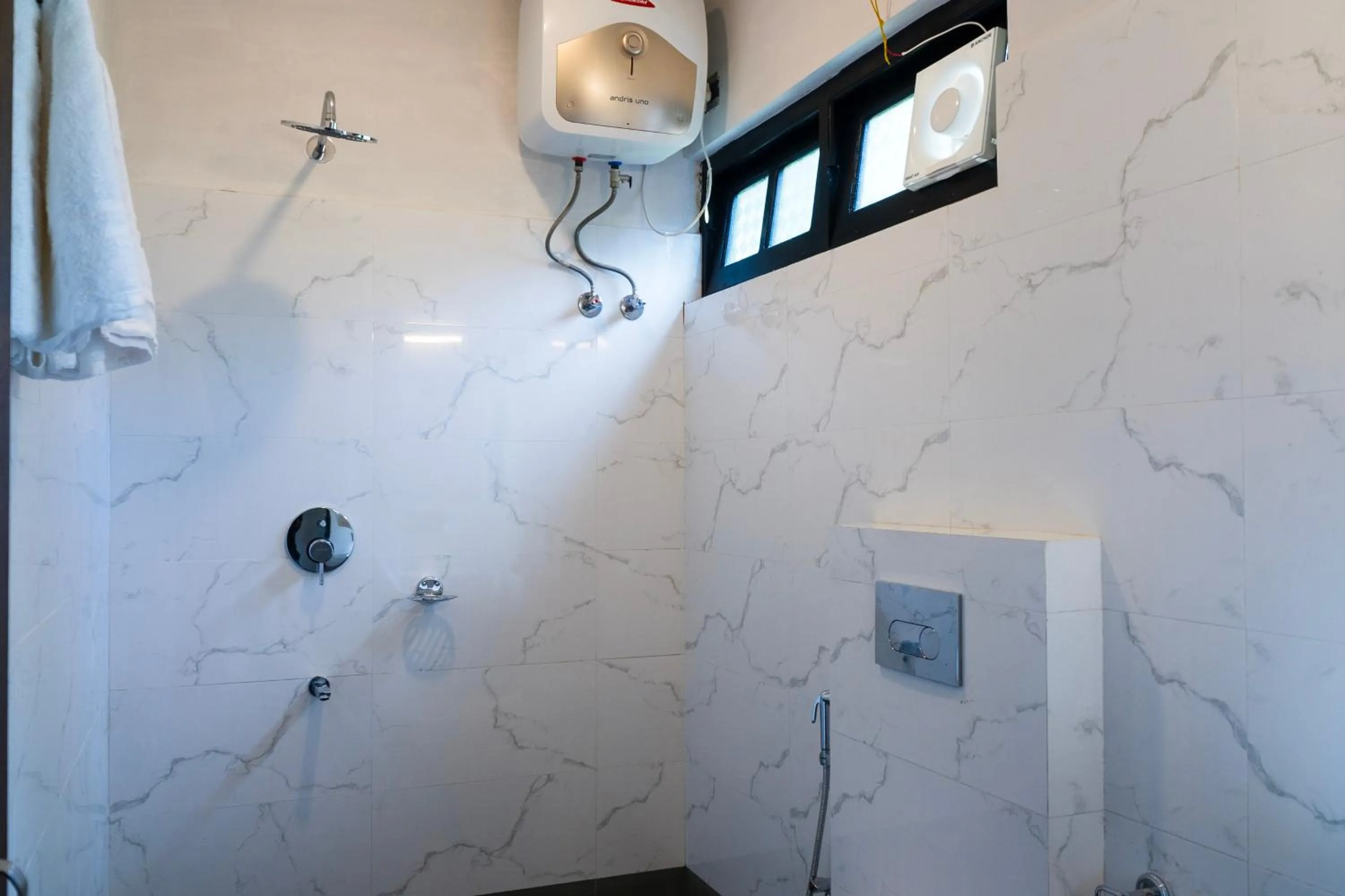 Shower in Sharolyn Boutique Hotel