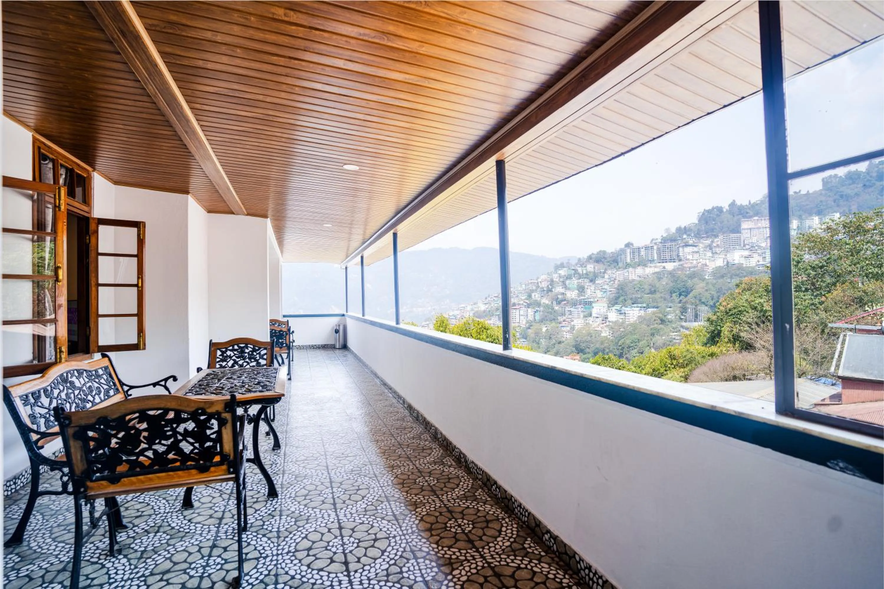 Day in Sharolyn Boutique Hotel