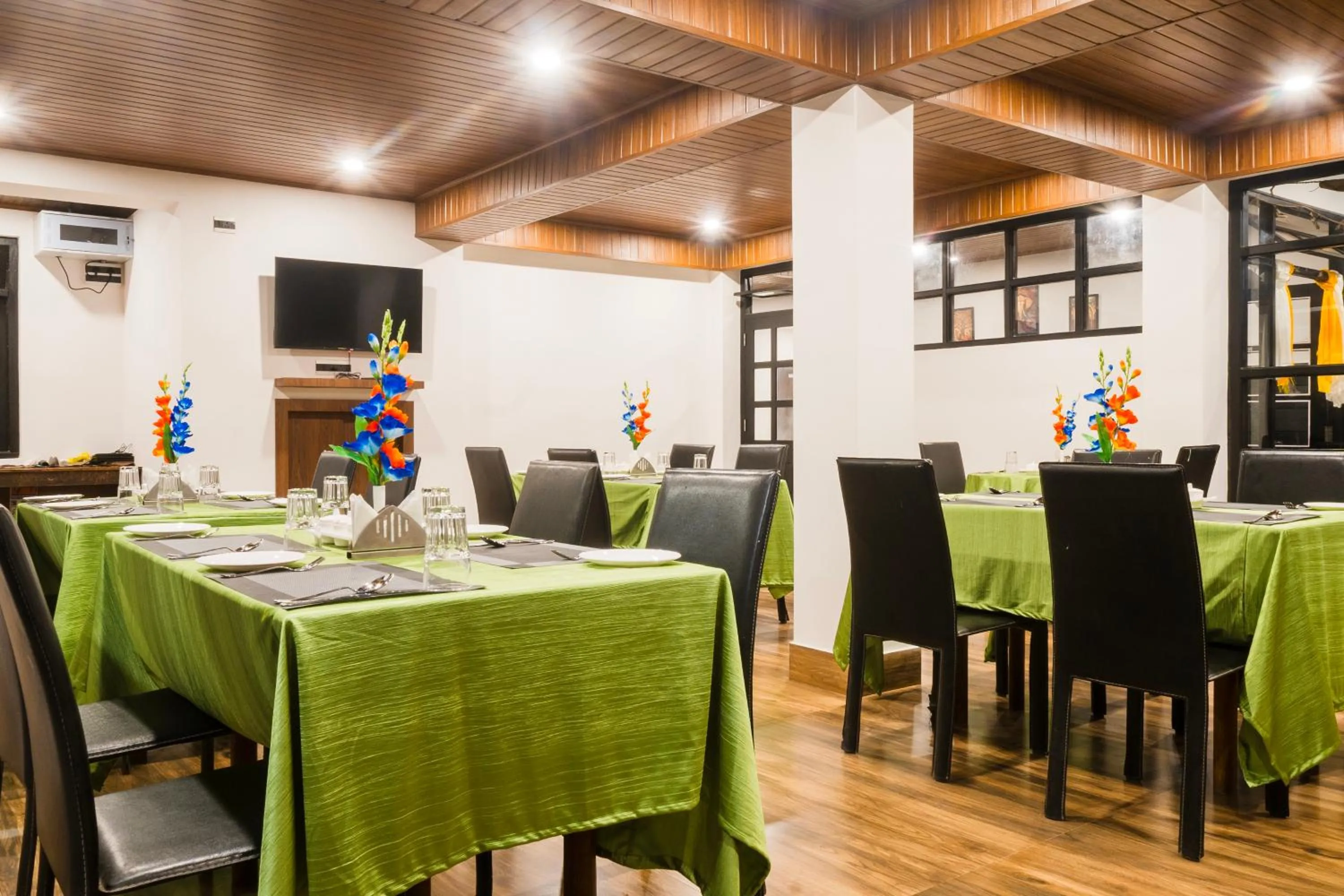 Restaurant/places to eat in Sharolyn Boutique Hotel