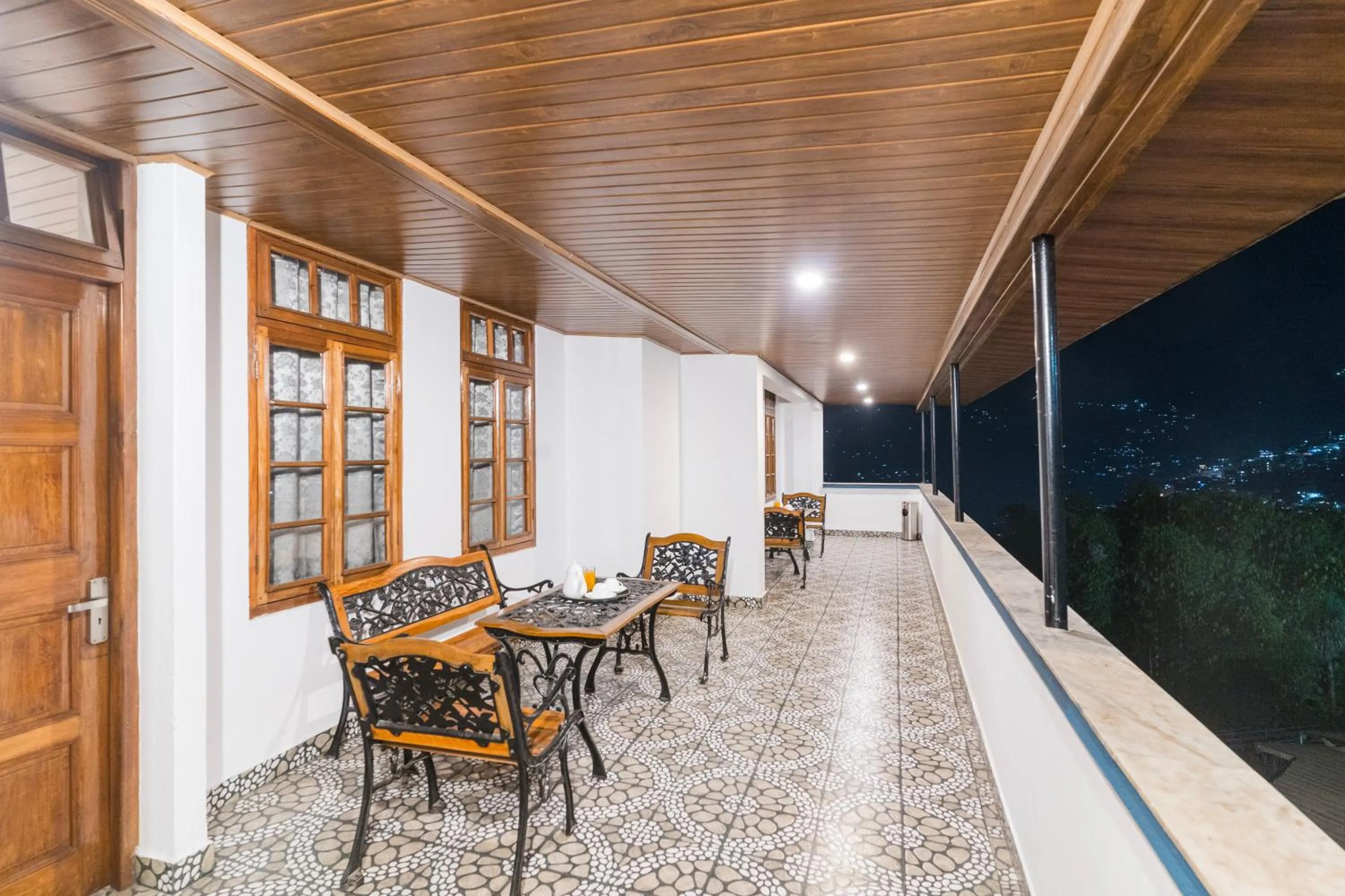 Night in Sharolyn Boutique Hotel