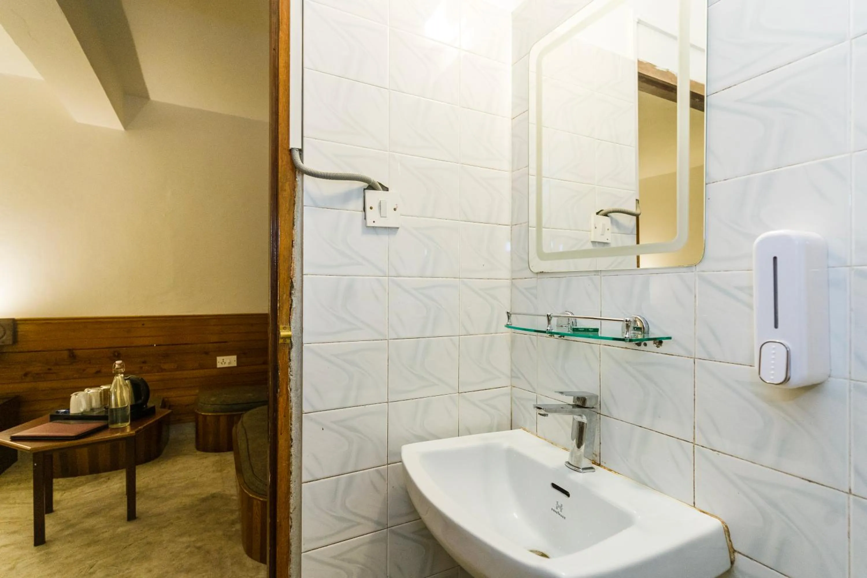 Shower in Sharolyn Boutique Hotel