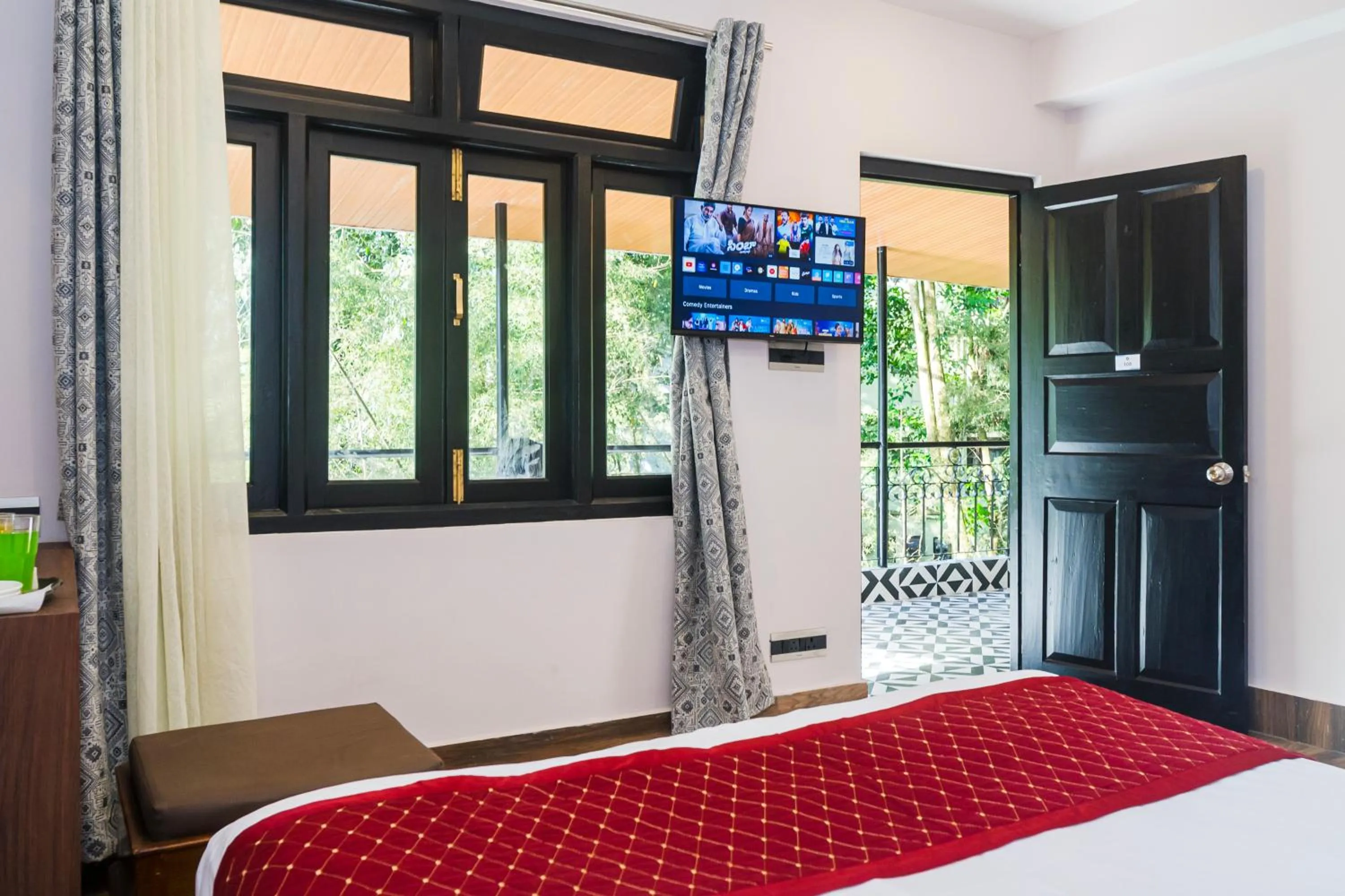 Bed in Sharolyn Boutique Hotel