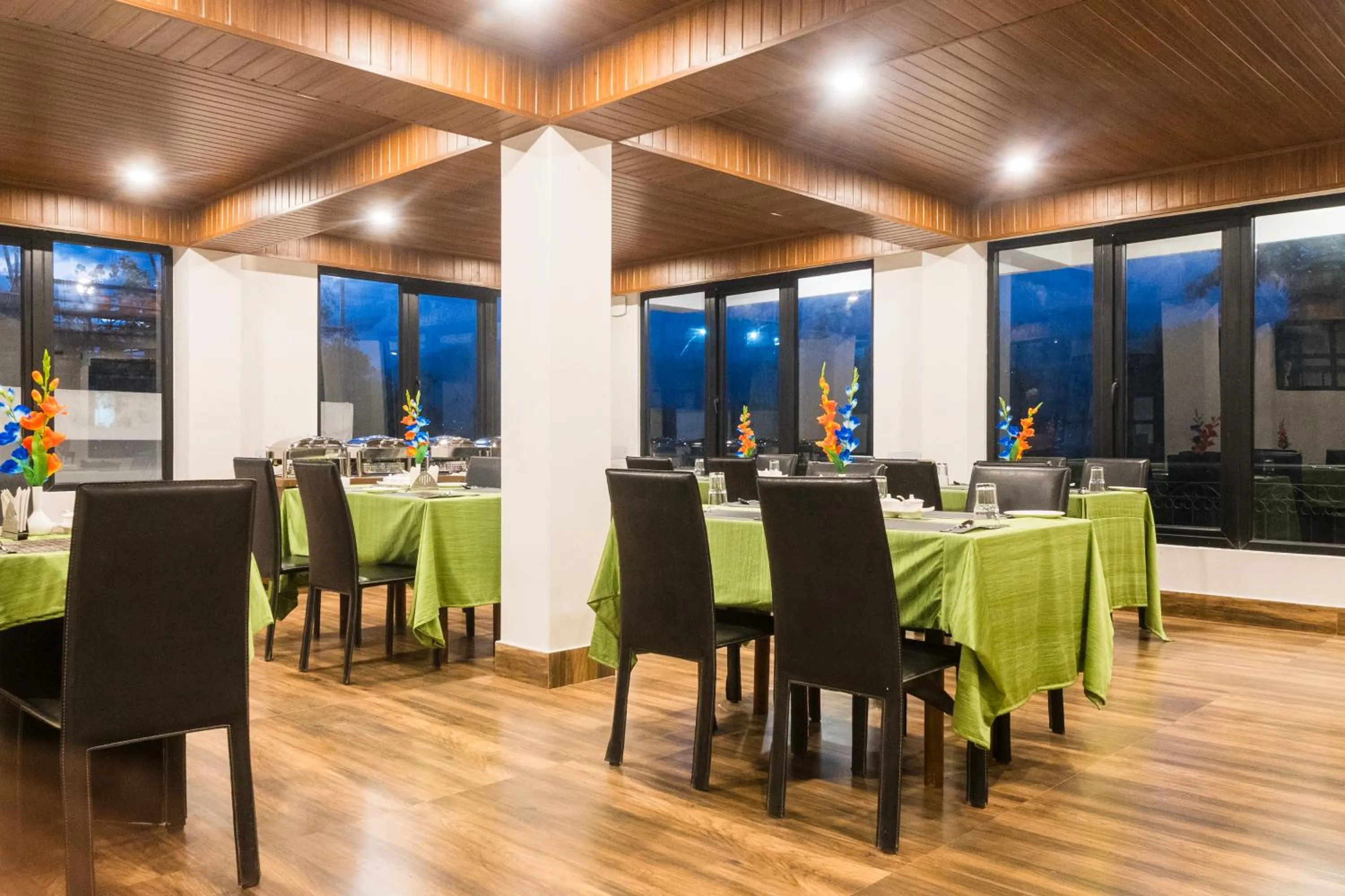 Restaurant/places to eat in Sharolyn Boutique Hotel