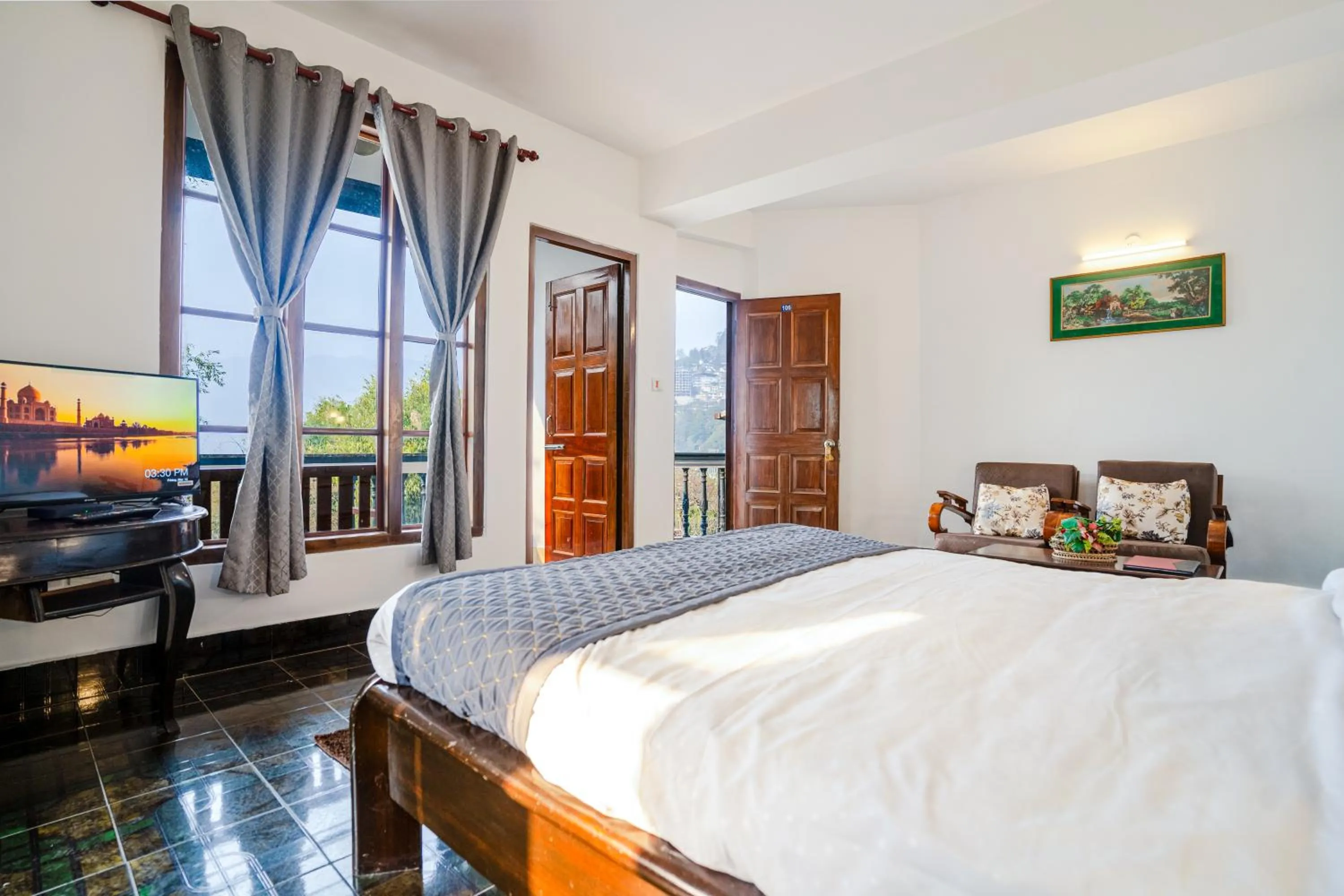 Bed in Sharolyn Boutique Hotel