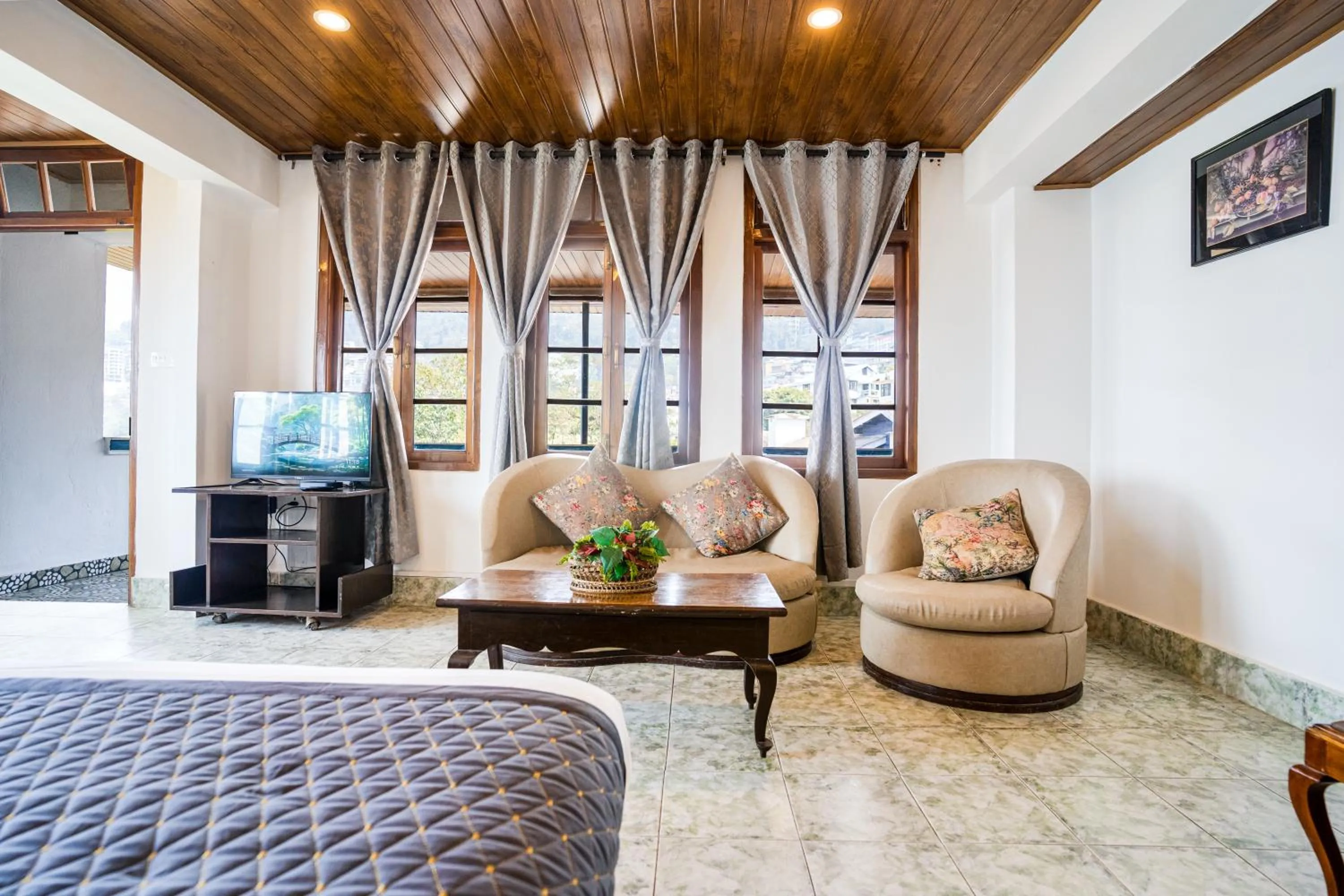 Bed in Sharolyn Boutique Hotel