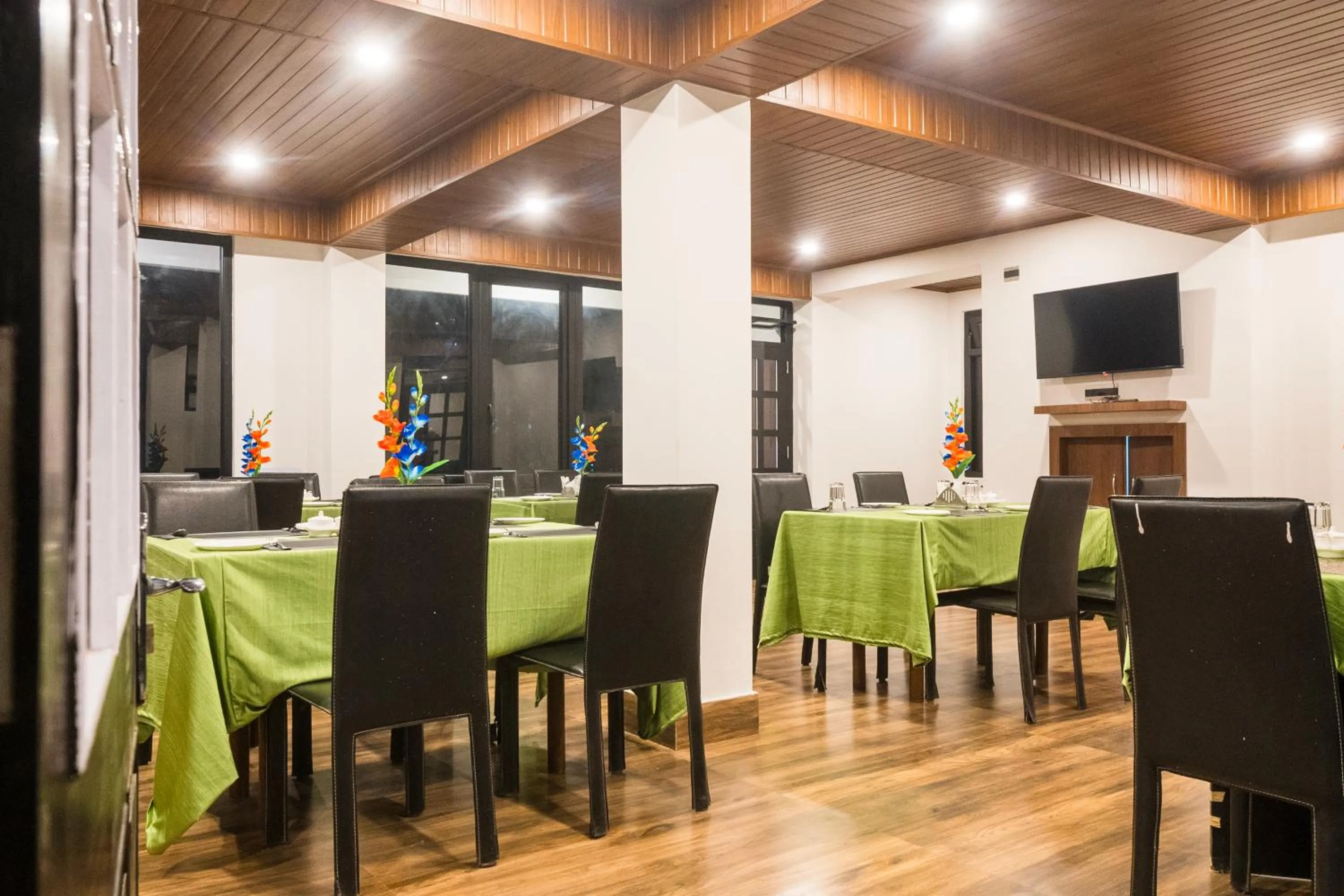 Communal lounge/ TV room in Sharolyn Boutique Hotel