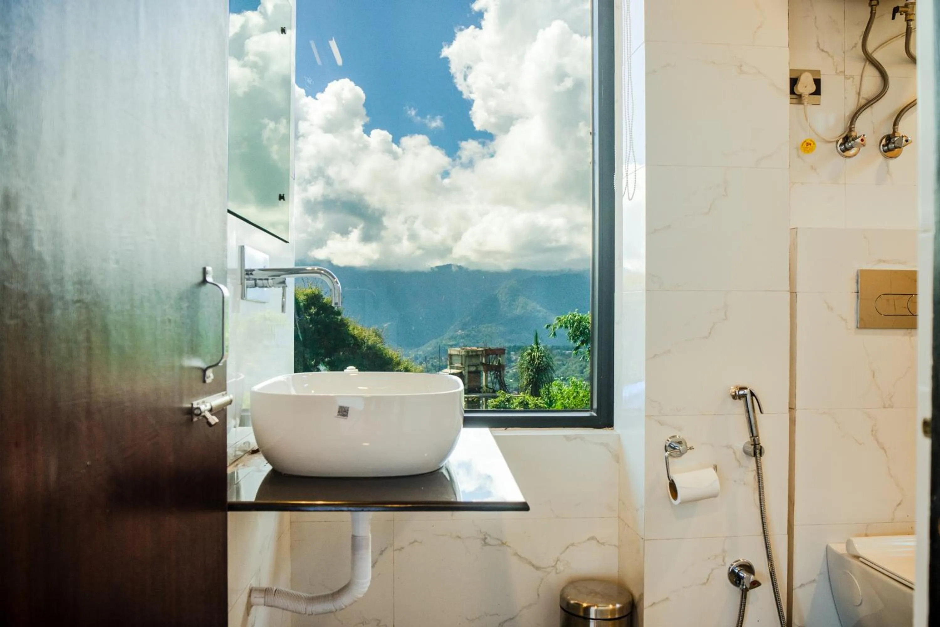 Shower in Sharolyn Boutique Hotel