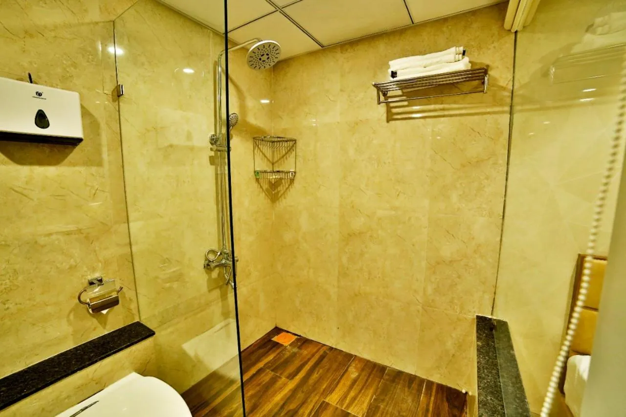 Bathroom in Hotel Kings Heritage Surat