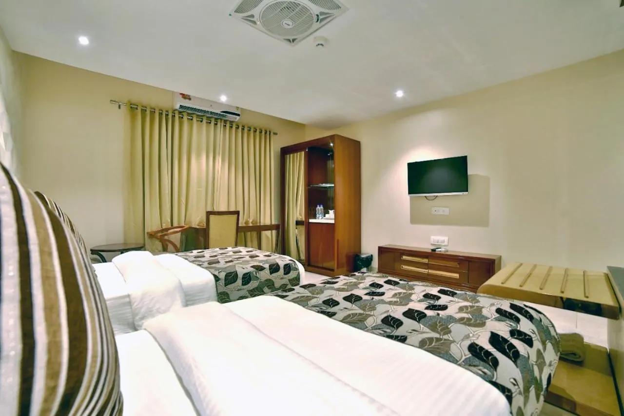 Photo of the whole room in Hotel Kings Heritage Surat
