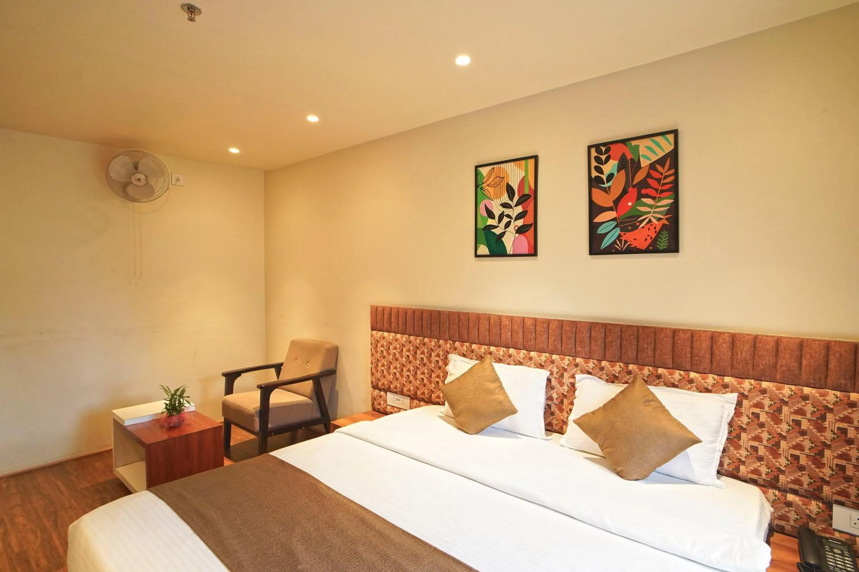 Bed in Hotel Ekta International !! 300 Mts From BABA BAIDYANATH DHAM TEMPLE !!