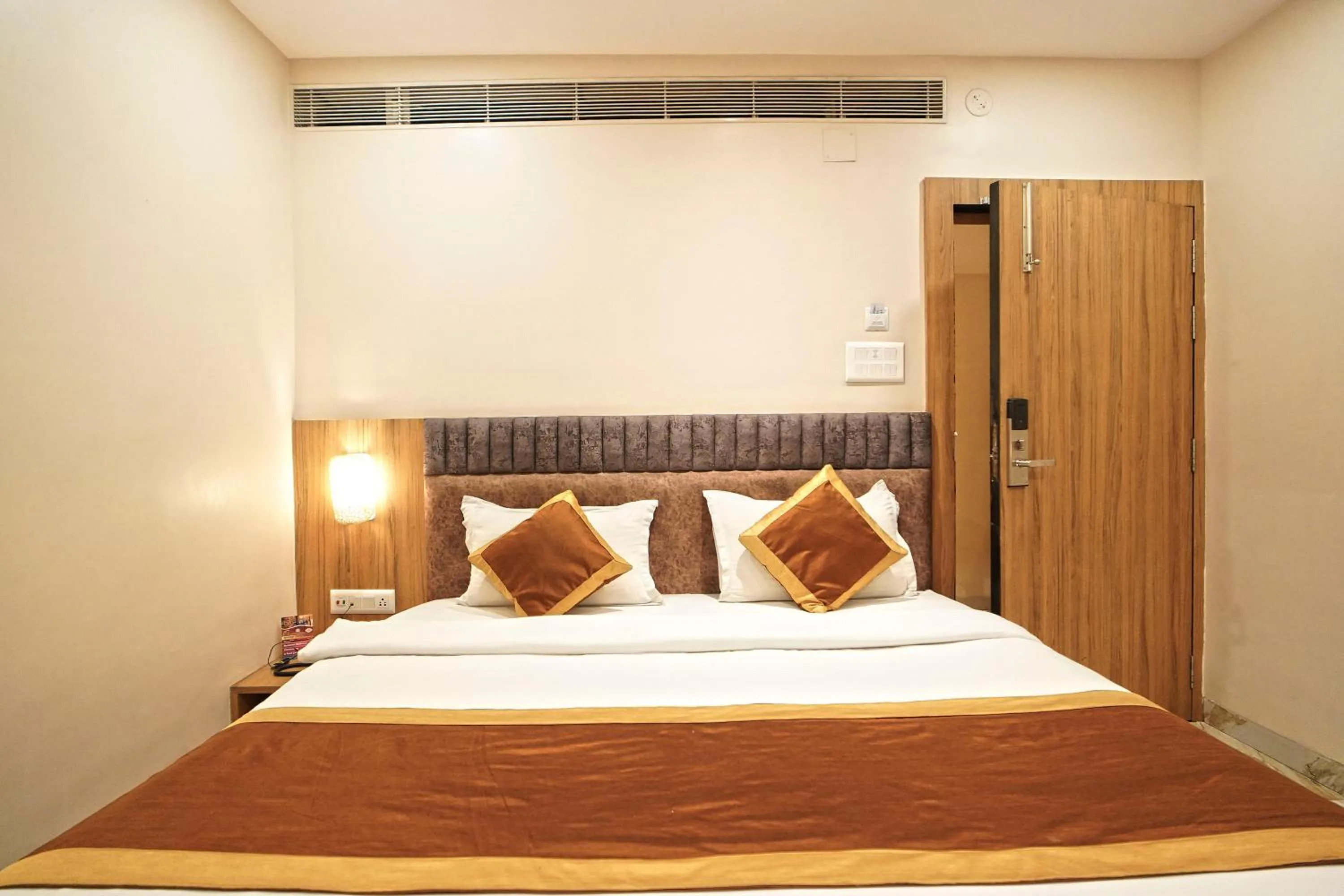 Bed in Hotel Ekta International !! 300 Mts From BABA BAIDYANATH DHAM TEMPLE !!
