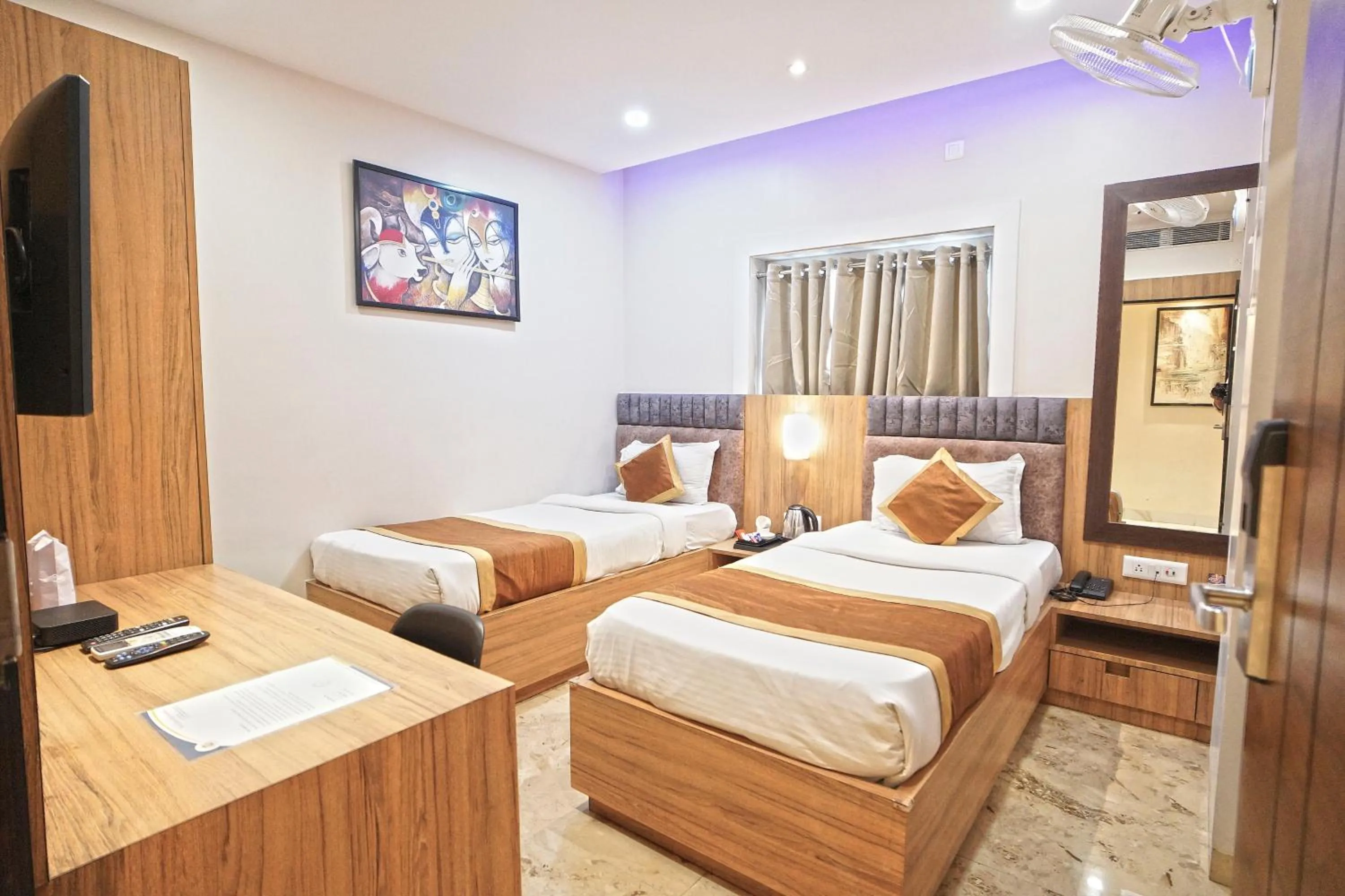 Bed in Hotel Ekta International !! 300 Mts From BABA BAIDYANATH DHAM TEMPLE !!