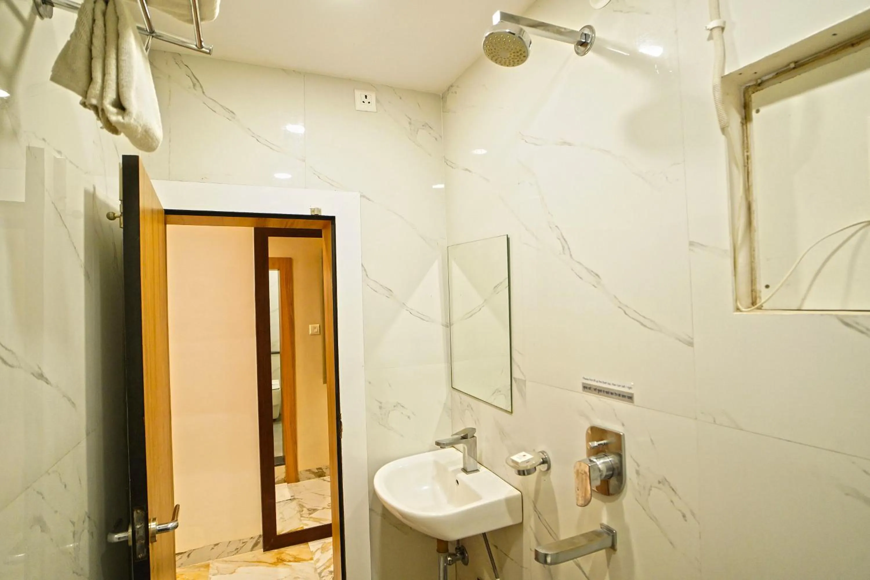 Shower in Hotel Ekta International !! 300 Mts From BABA BAIDYANATH DHAM TEMPLE !!