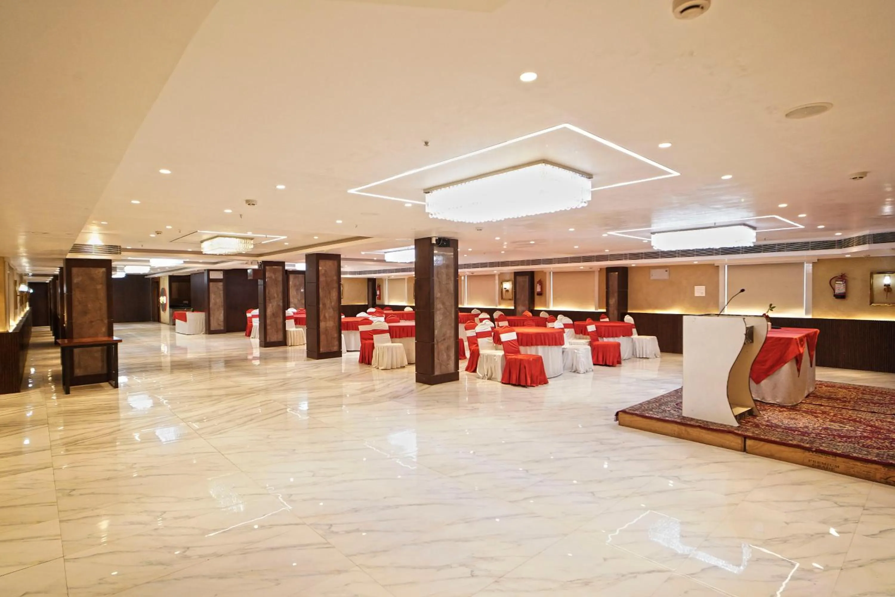 Living room in Hotel Ekta International !! 300 Mts From BABA BAIDYANATH DHAM TEMPLE !!