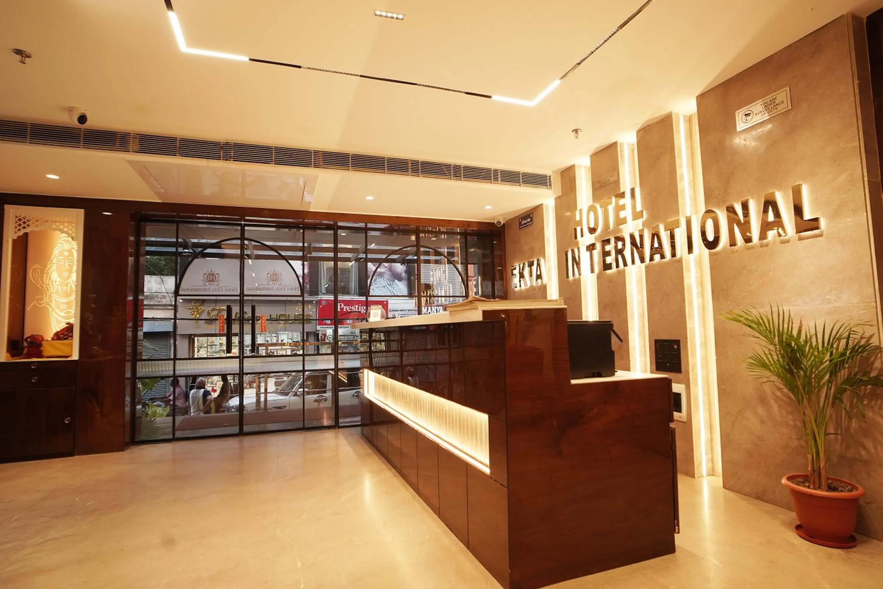 People in Hotel Ekta International !! 300 Mts From BABA BAIDYANATH DHAM TEMPLE !!