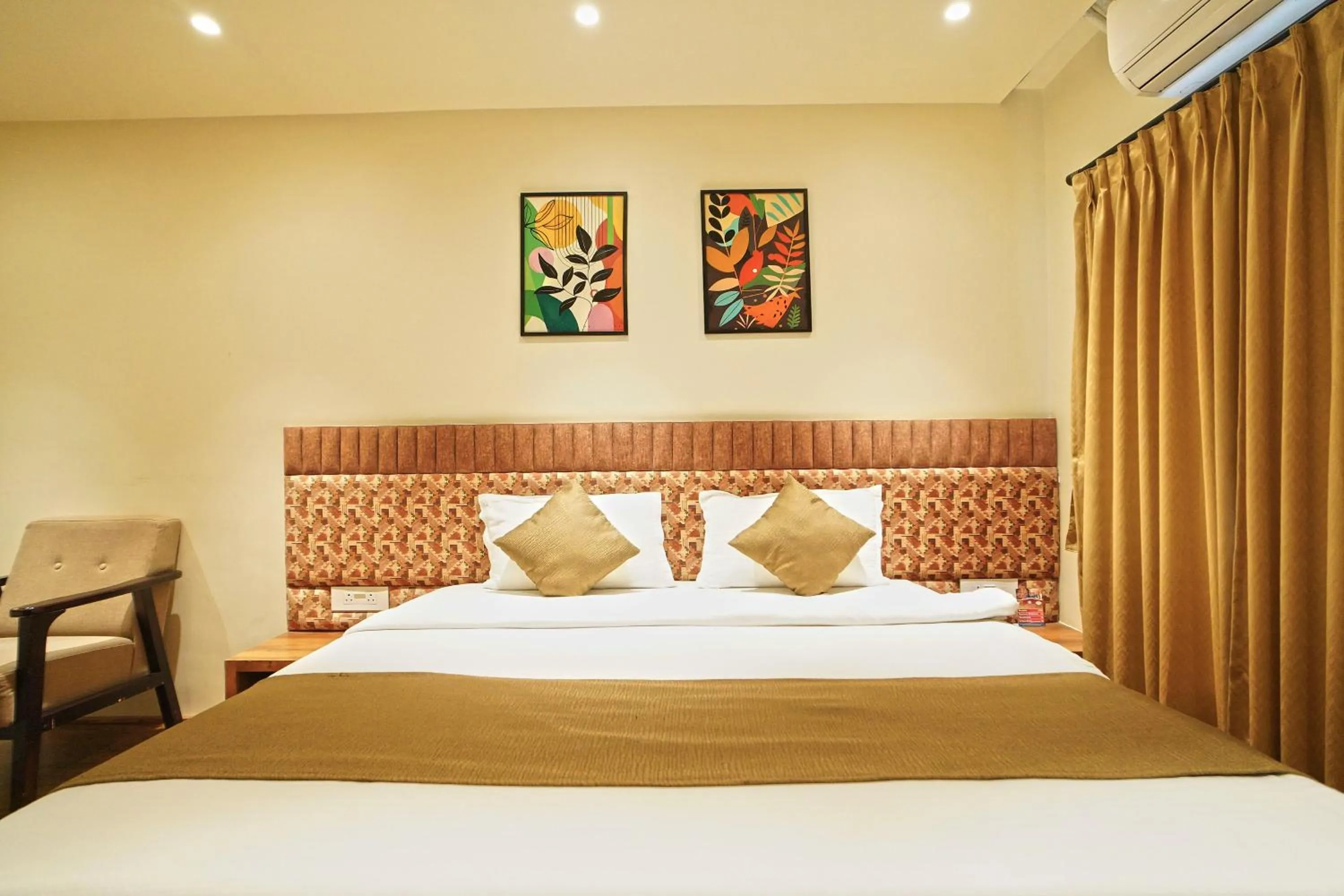 Bed in Hotel Ekta International !! 300 Mts From BABA BAIDYANATH DHAM TEMPLE !!