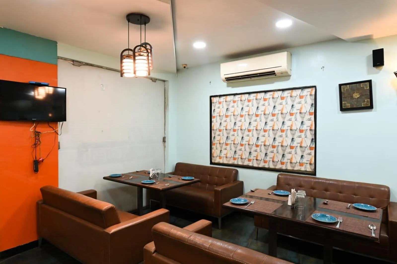 Restaurant/places to eat in Hotel The Sudesh