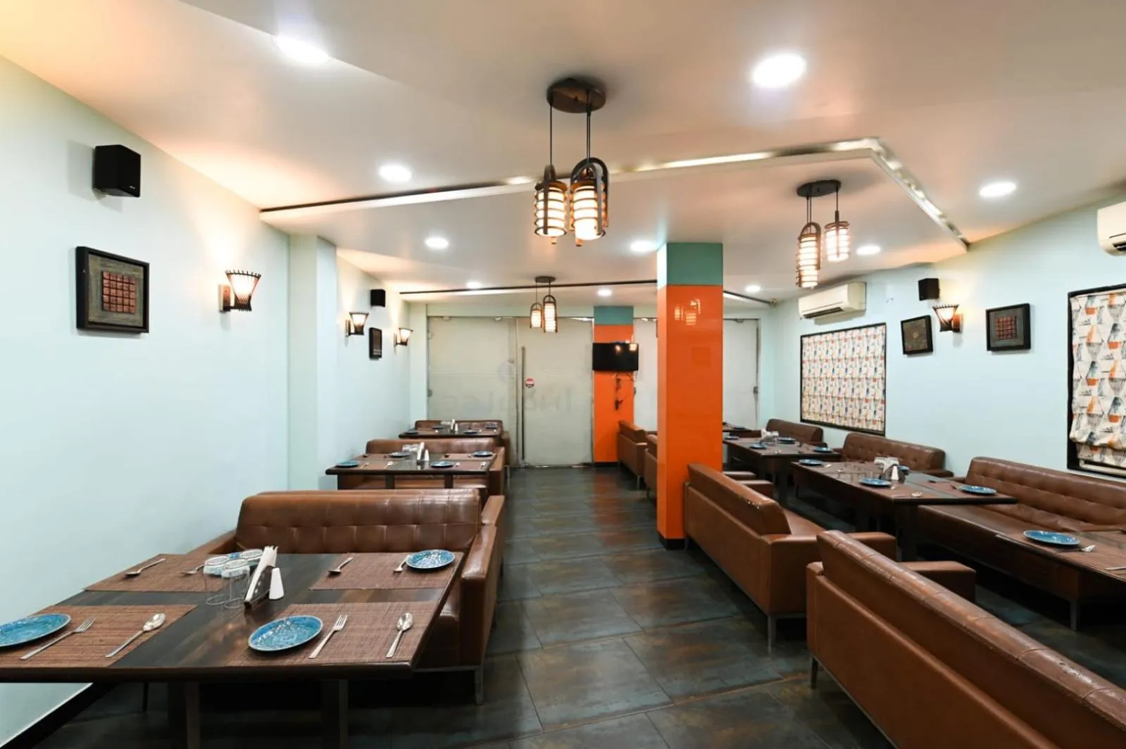 Restaurant/places to eat in Hotel The Sudesh