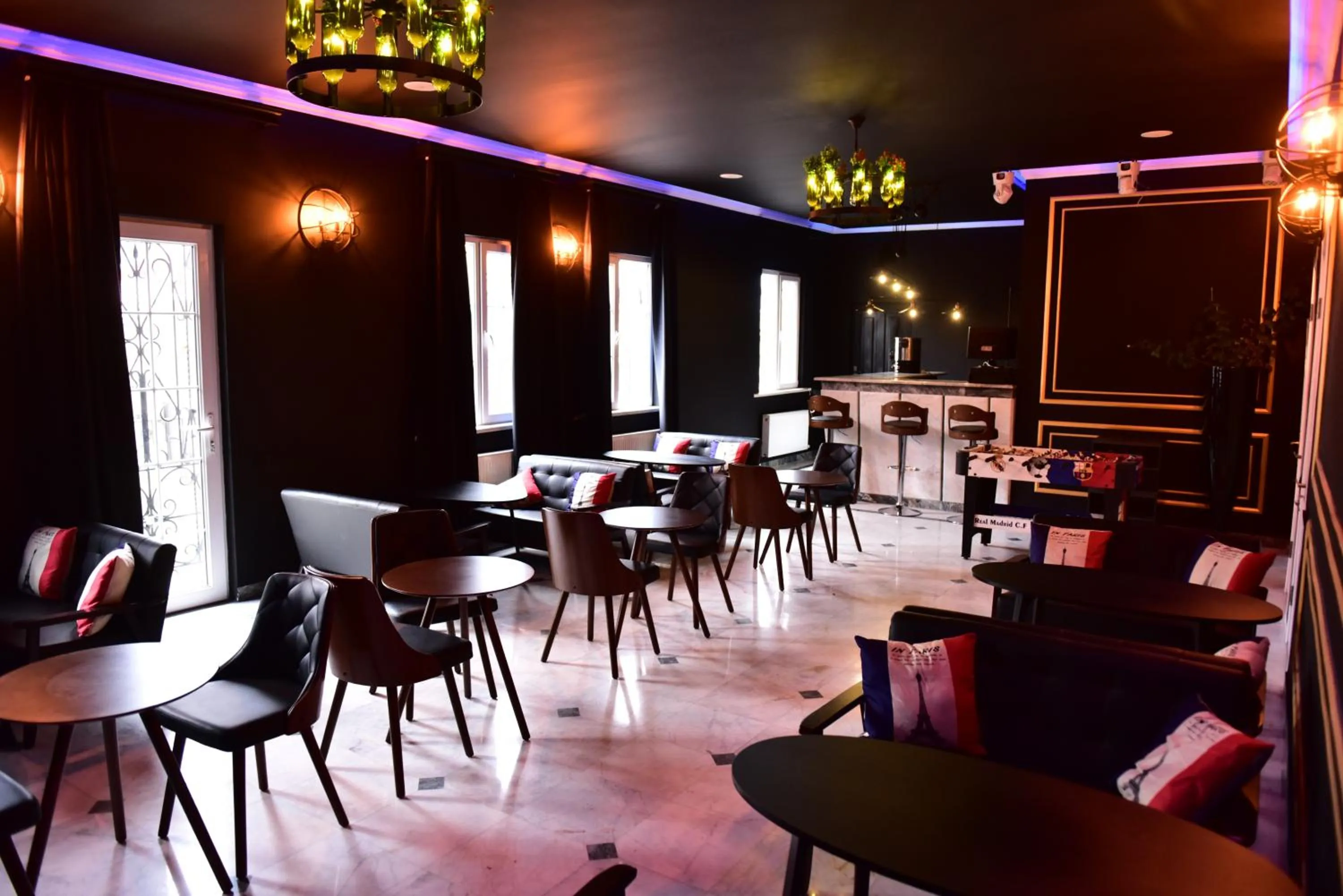 Restaurant/places to eat in La Casa Hotel Yerevan