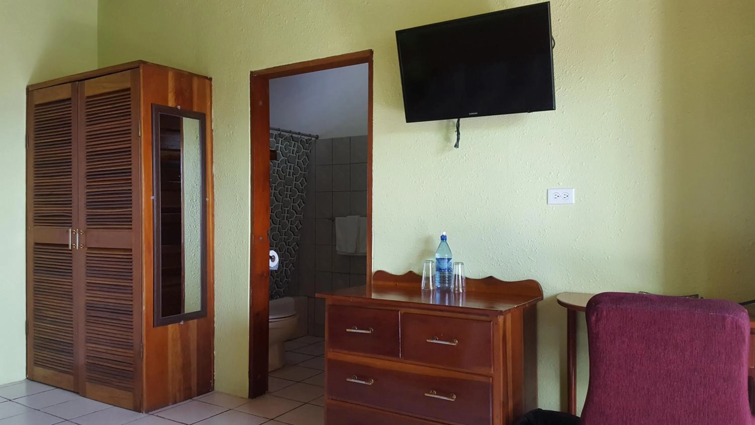 Shower in Anchorage Beach Resort Caye Caulker