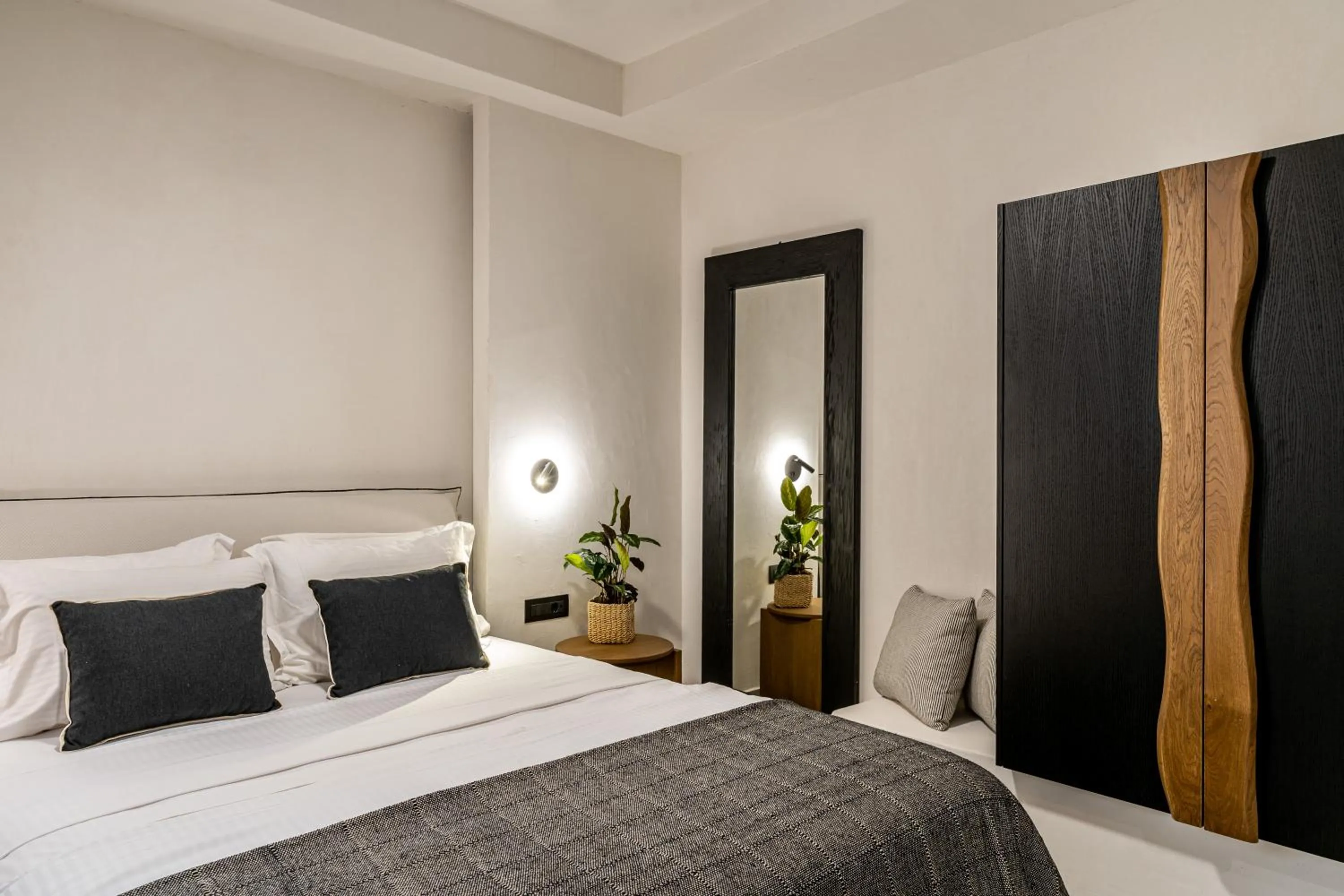 Bedroom, Bed in Amer Suites