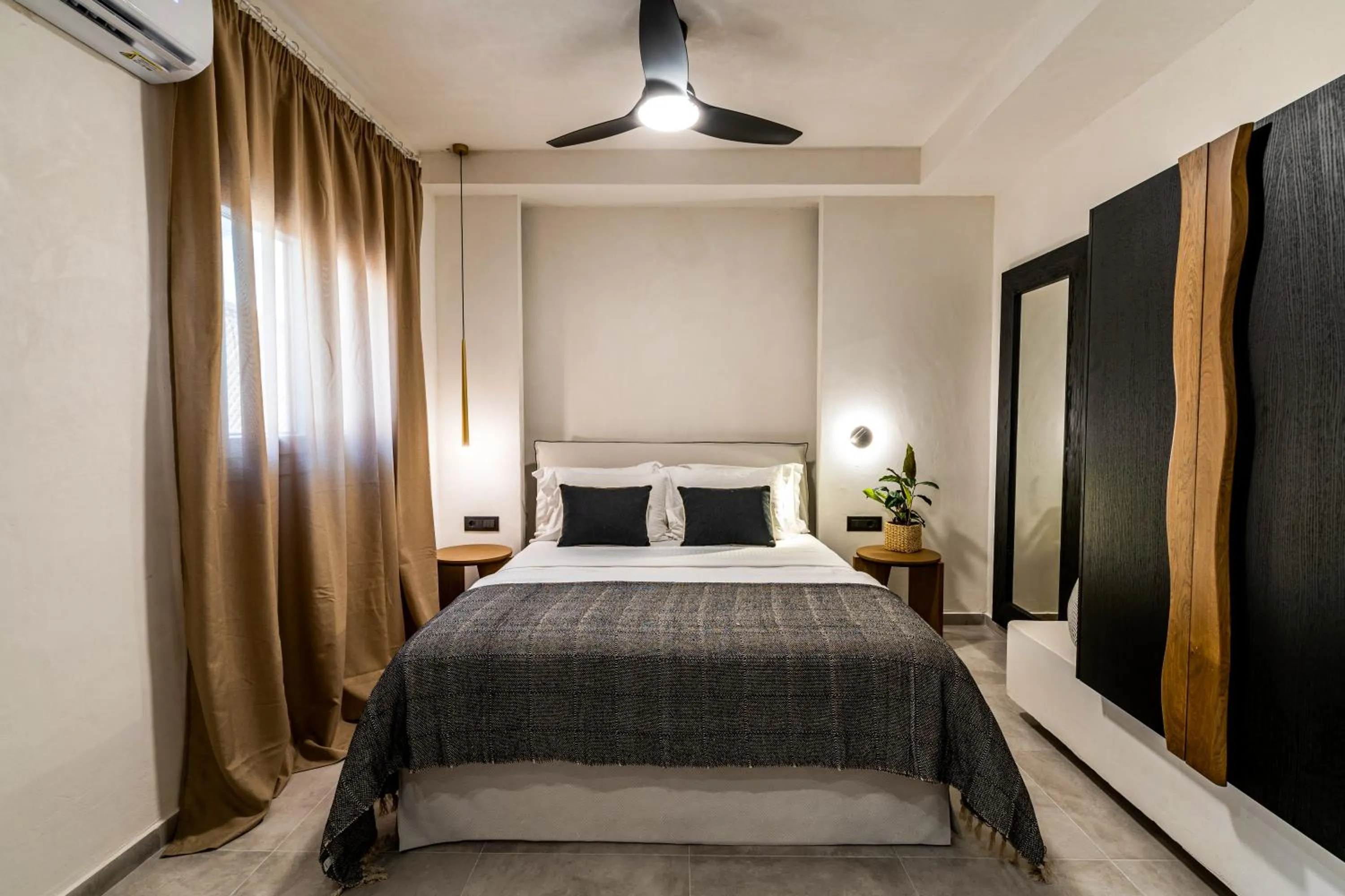 Bedroom, Bed in Amer Suites