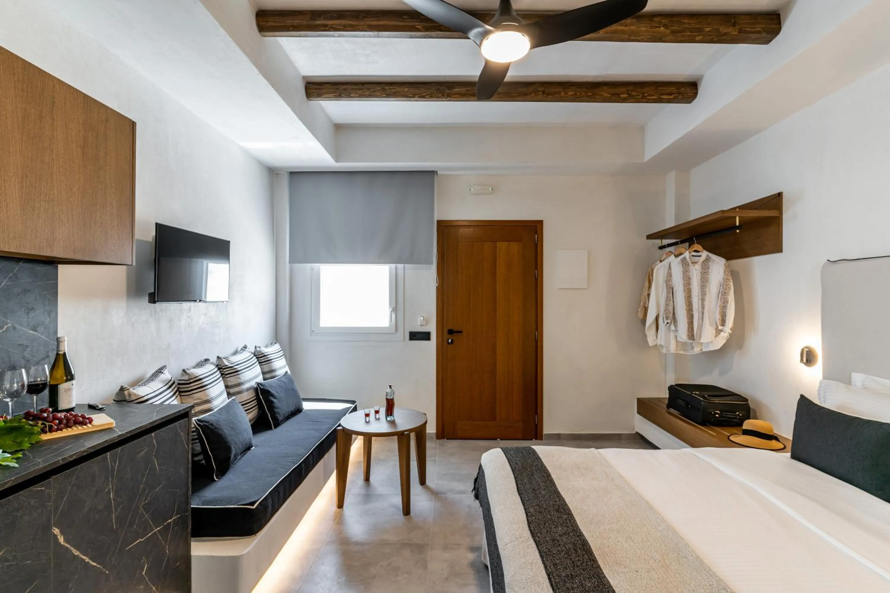 Bedroom, Bed in Amer Suites