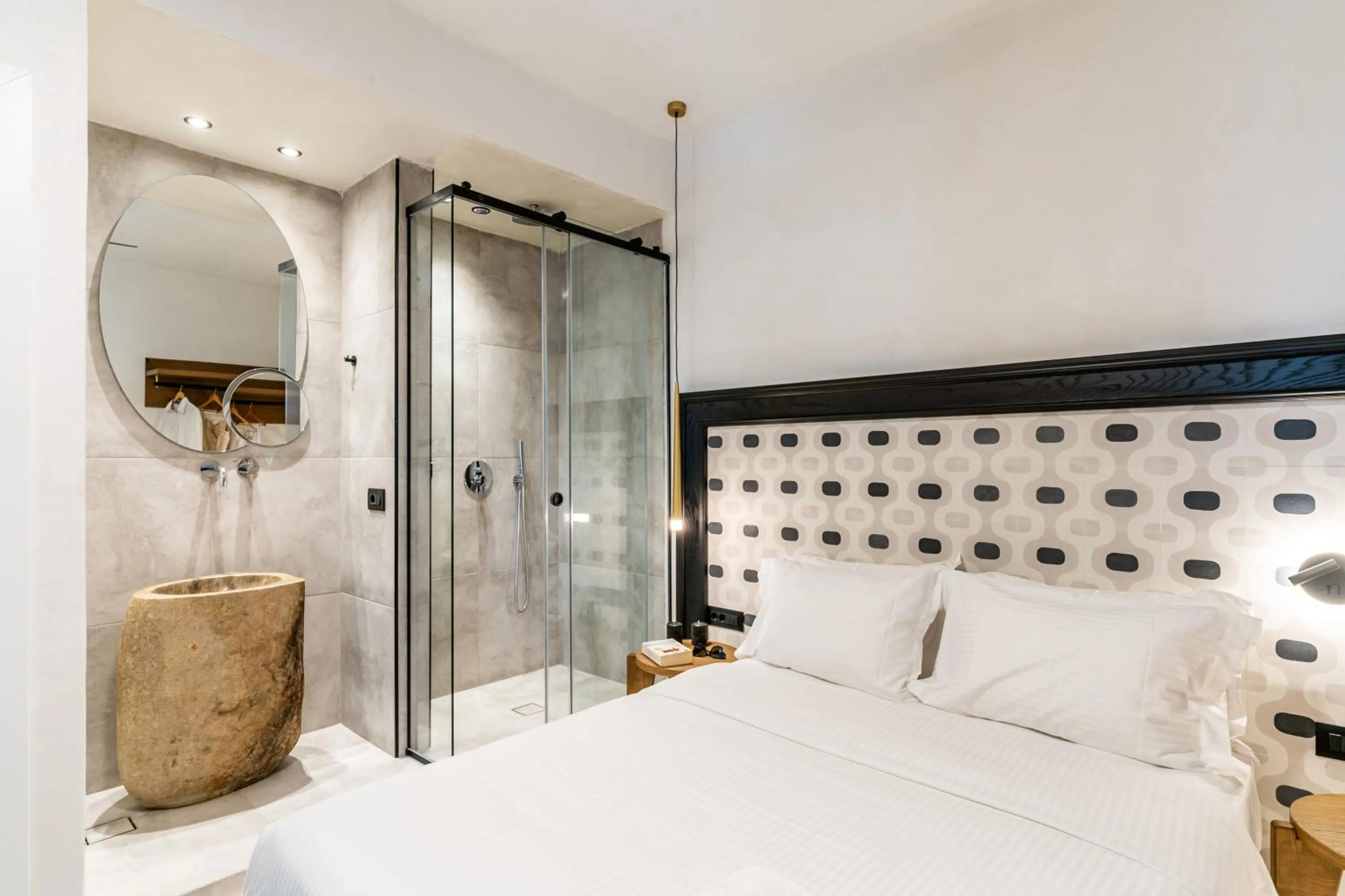 Bedroom, Bed in Amer Suites