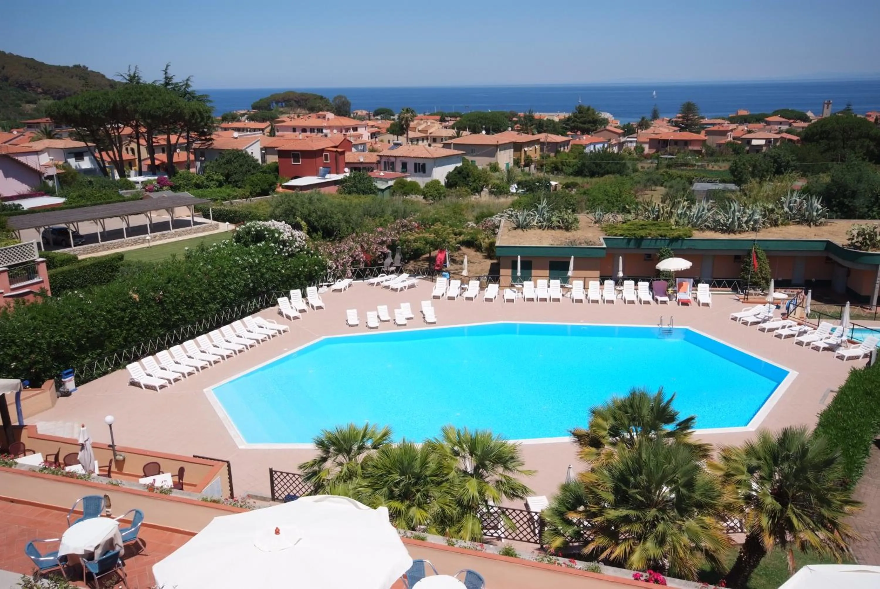 Swimming pool in Hotel Residence Isola Verde