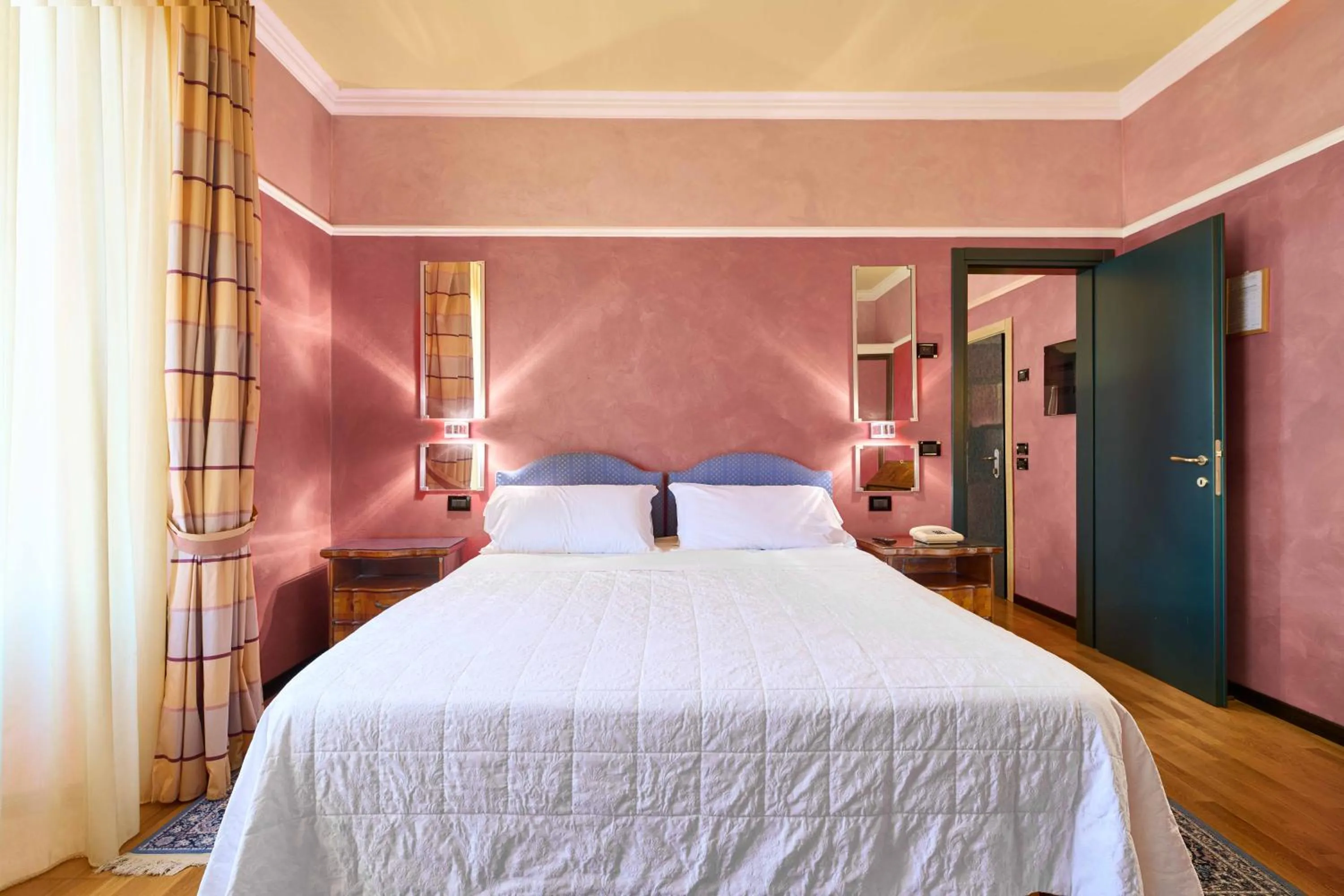 Bedroom, Bed in Grand Hotel Bellavista Palace & Golf