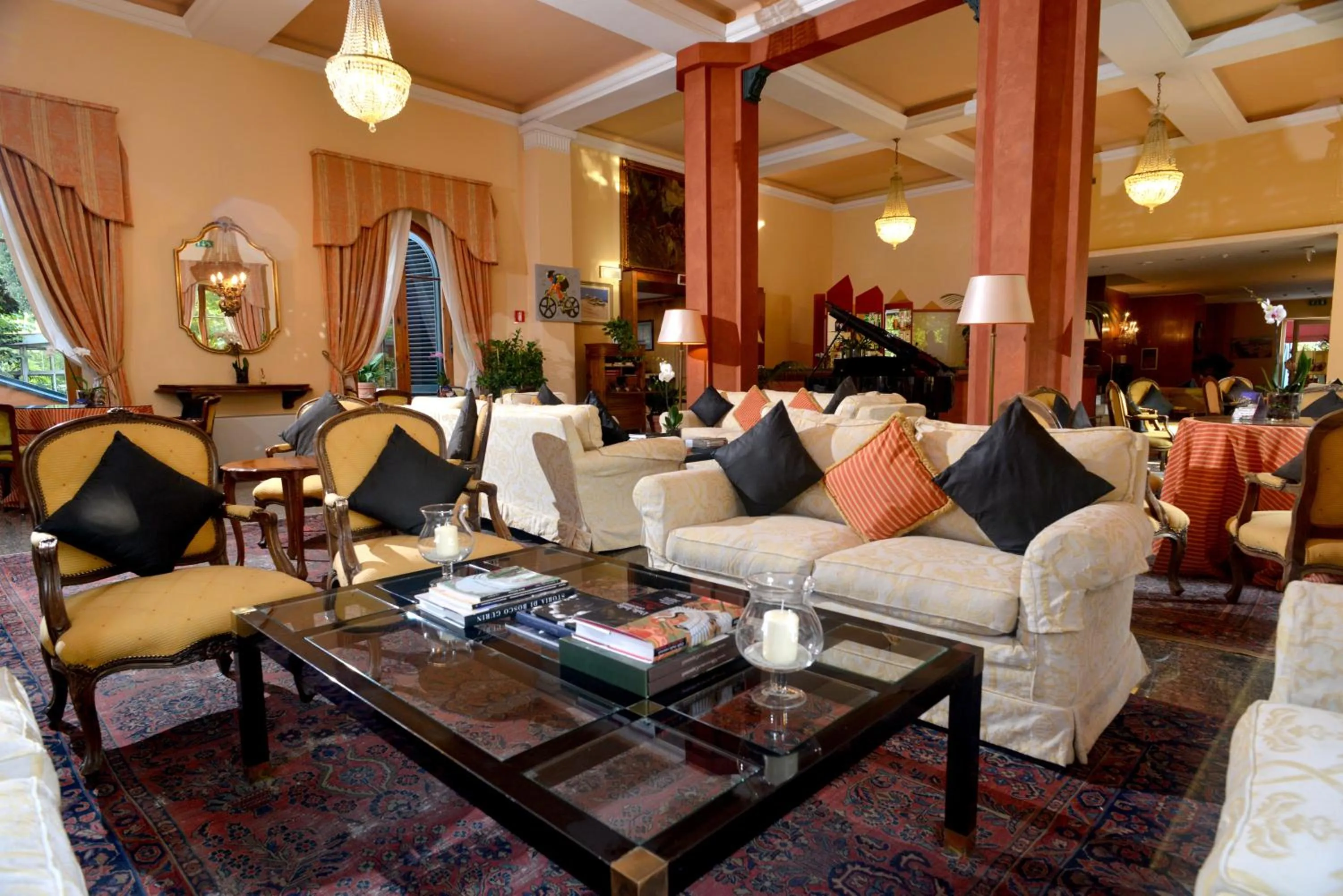 Communal lounge/ TV room in Grand Hotel Bellavista Palace & Golf