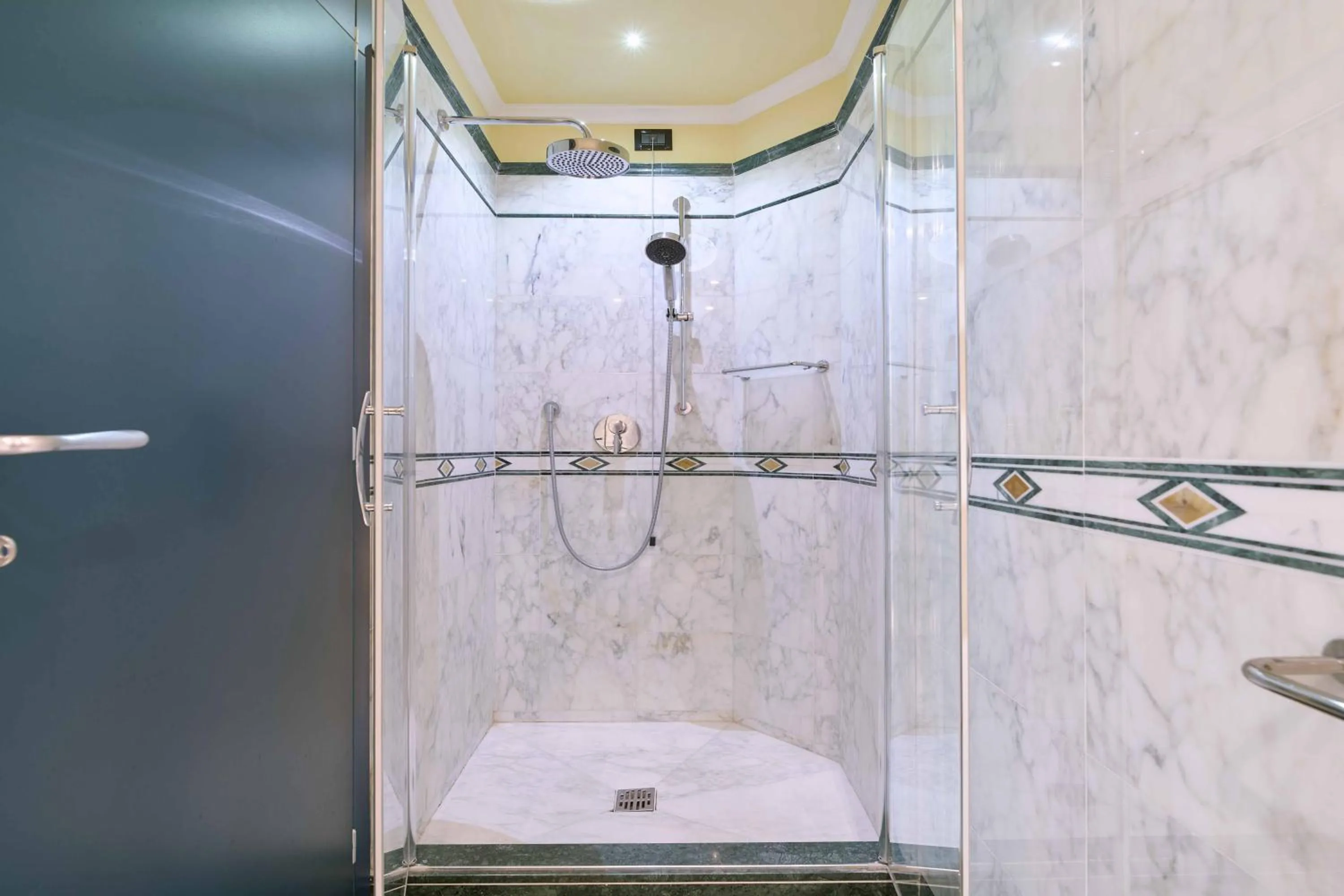 Bathroom in Grand Hotel Bellavista Palace & Golf