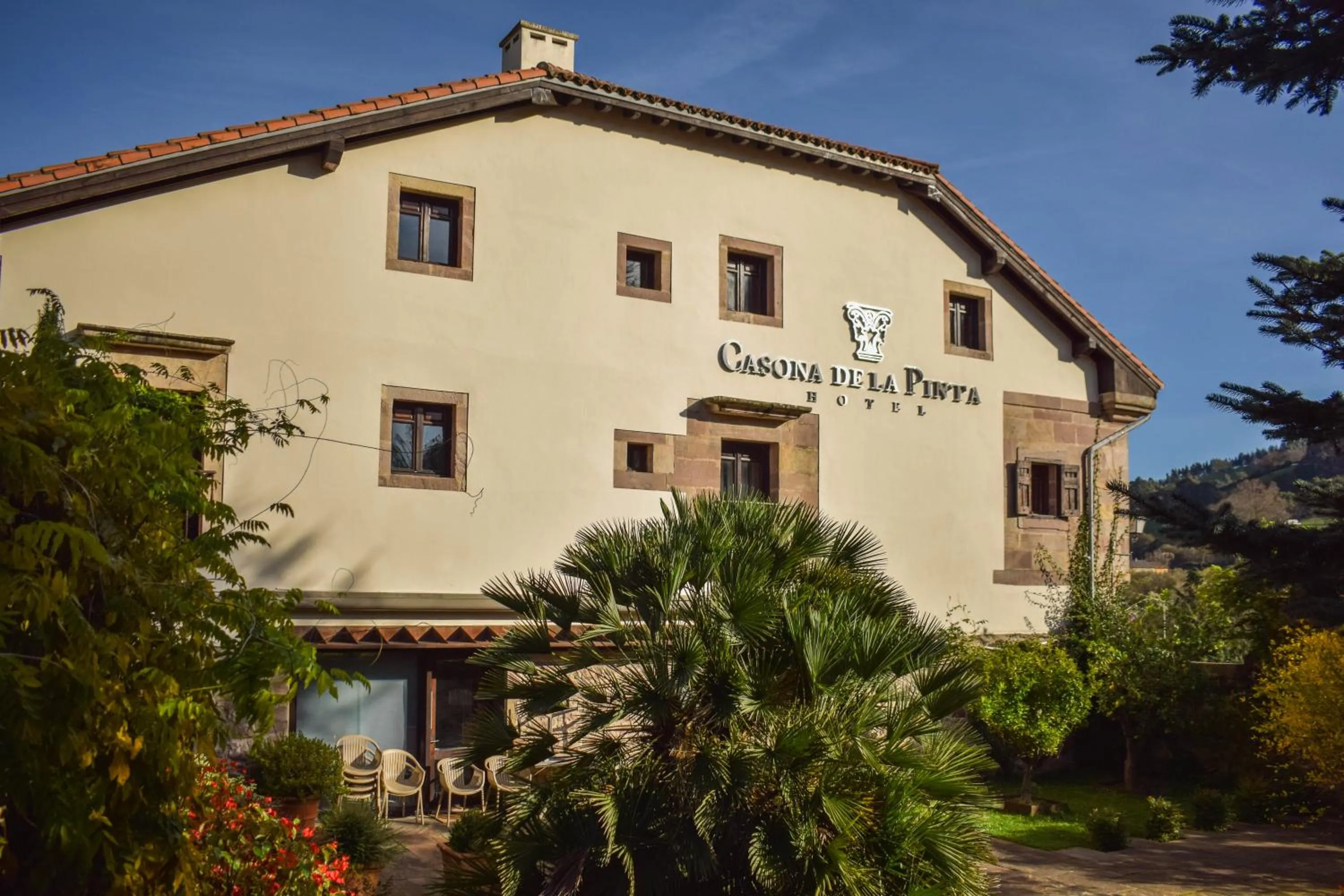 Property building in Casona De La Pinta