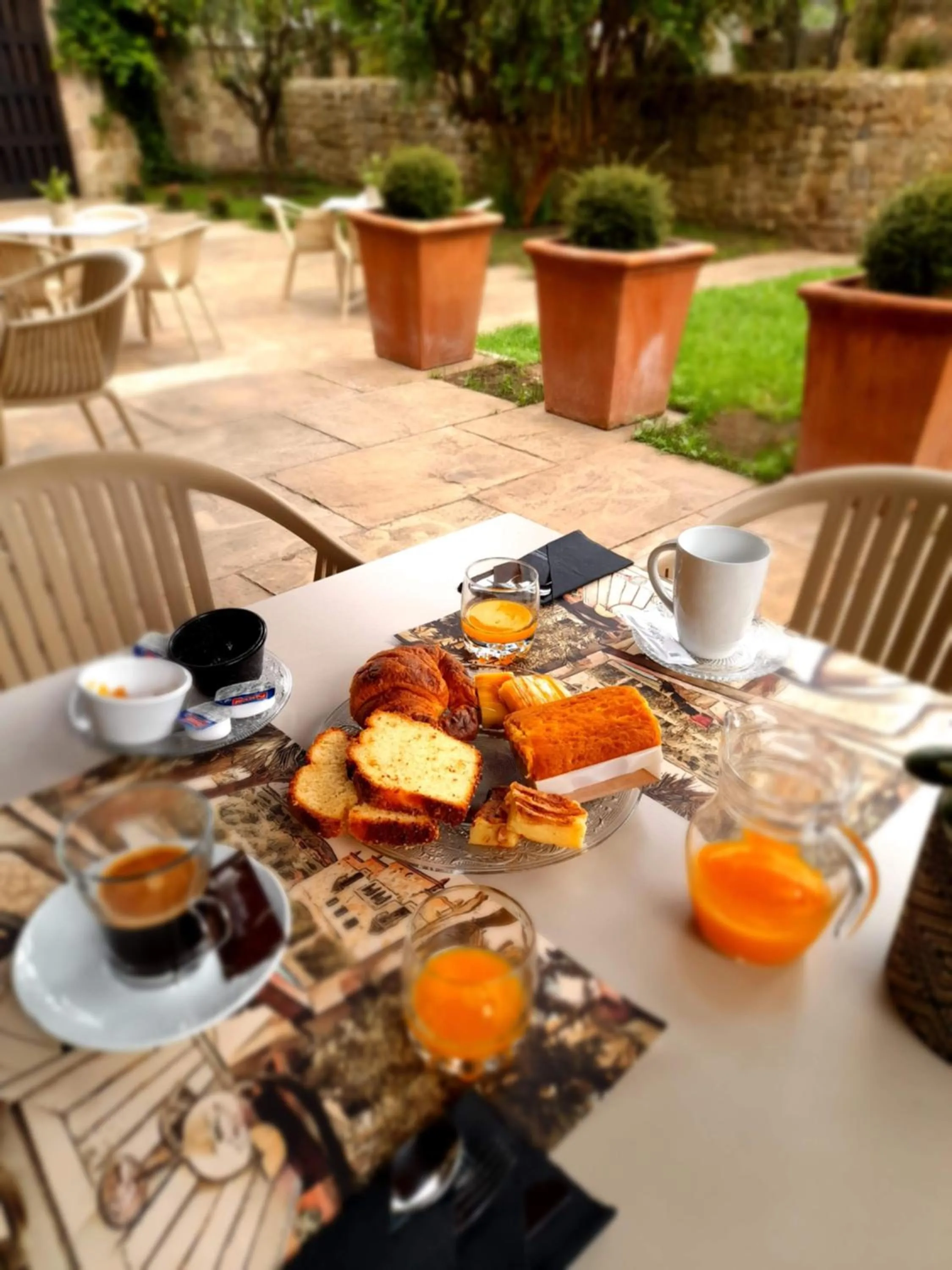 Food and drinks in Casona De La Pinta