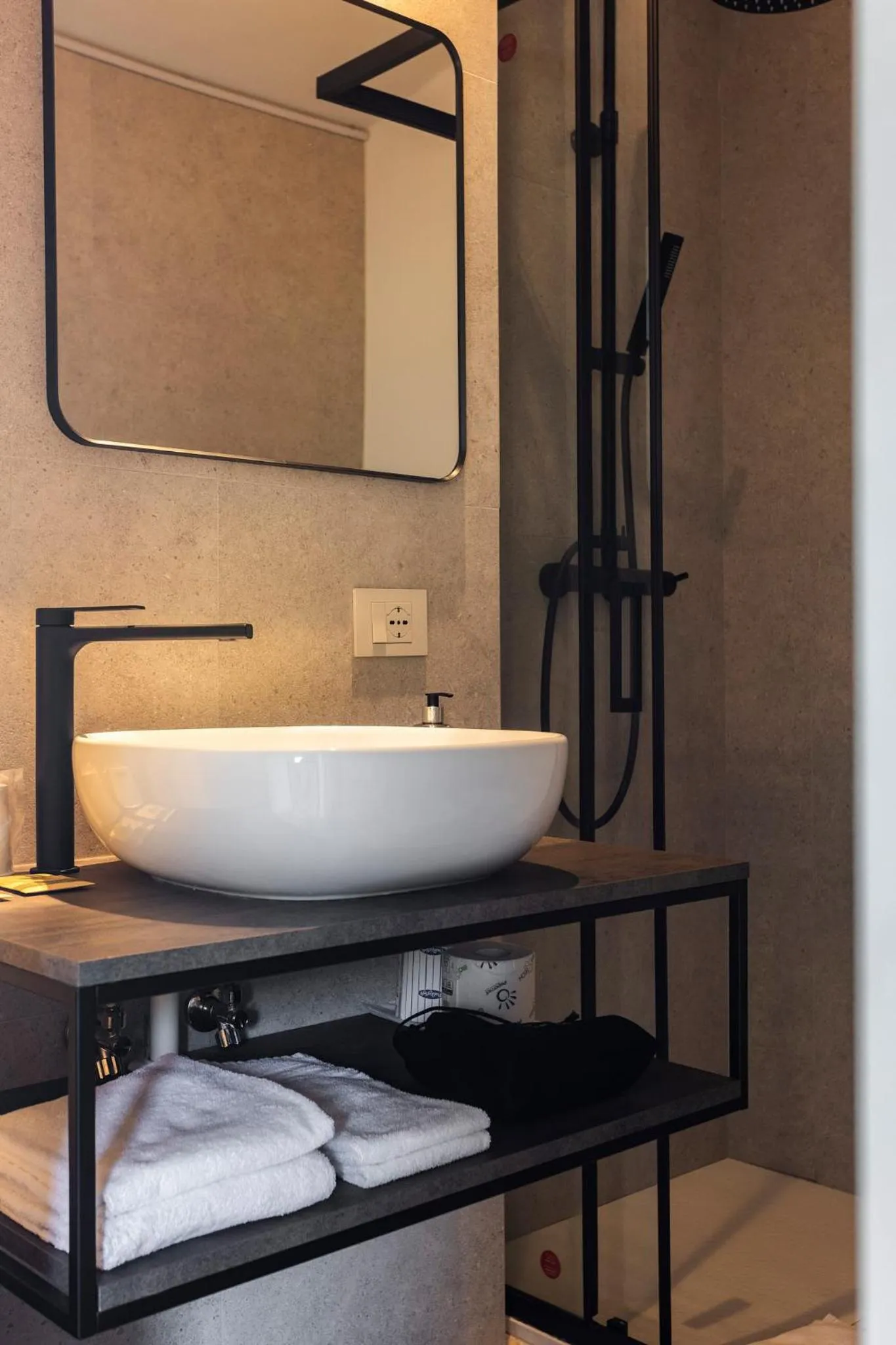 Bathroom in Hotel Carillon