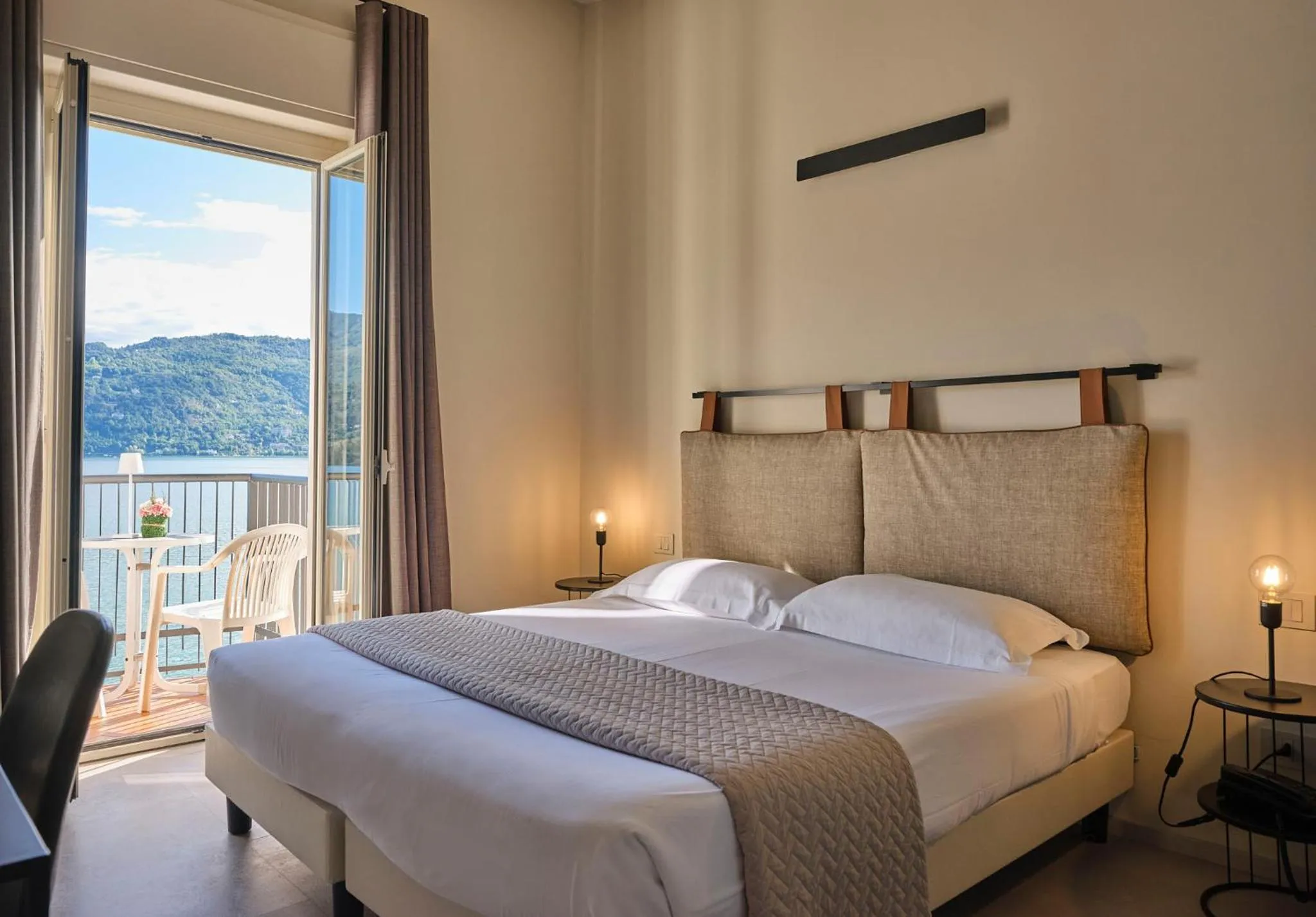 Bed in Hotel Carillon