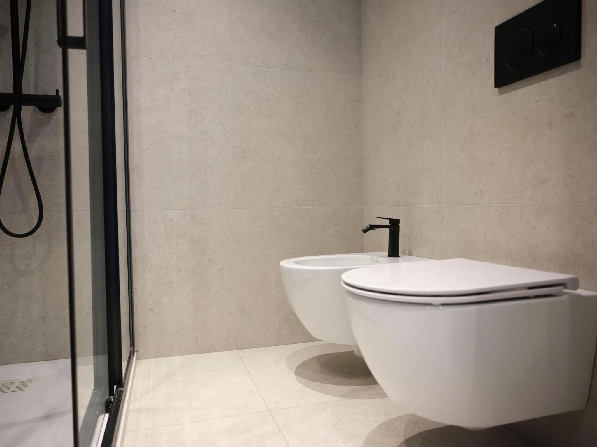 Toilet in Hotel Carillon