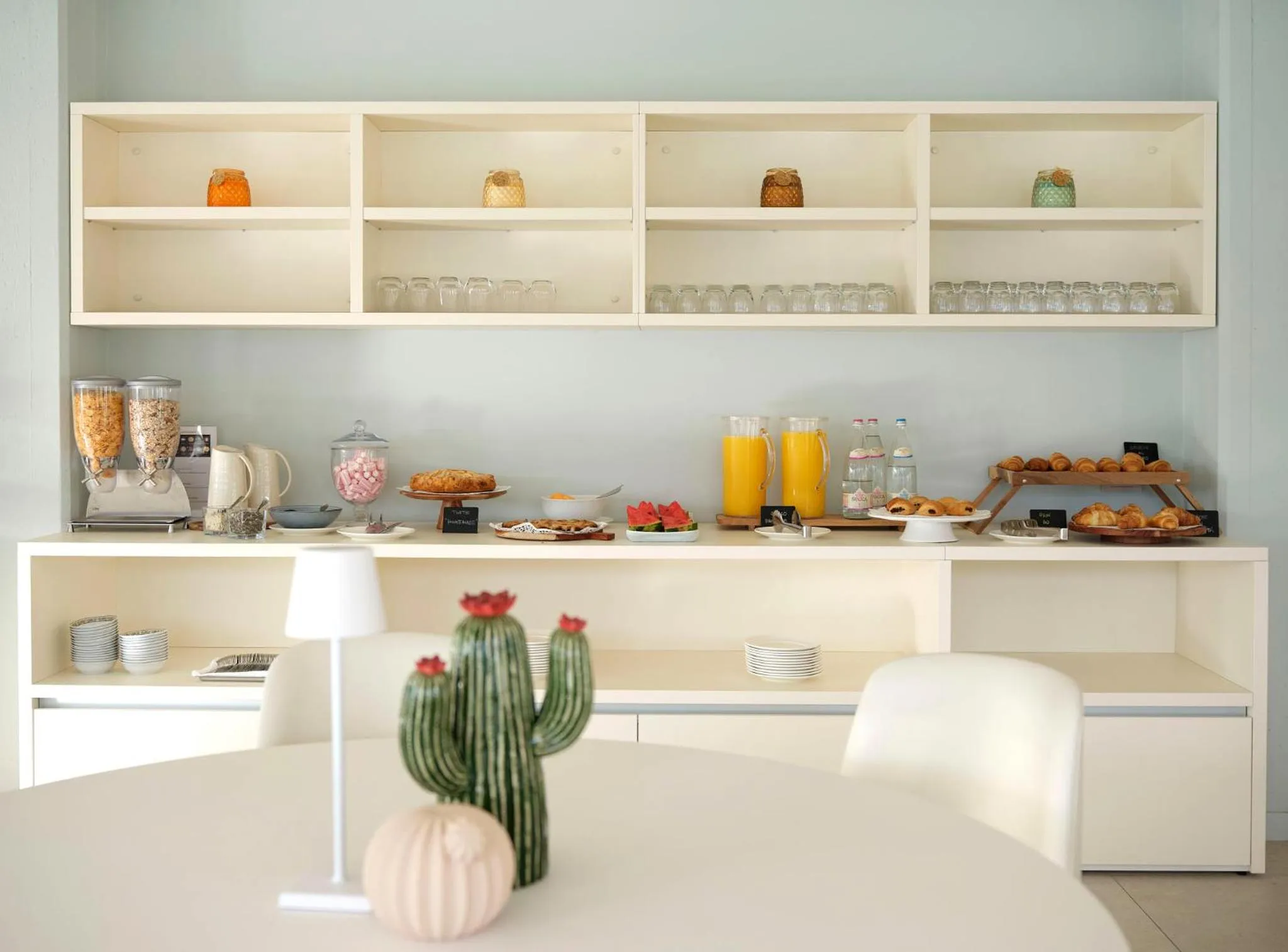 Food and drinks in Hotel Carillon