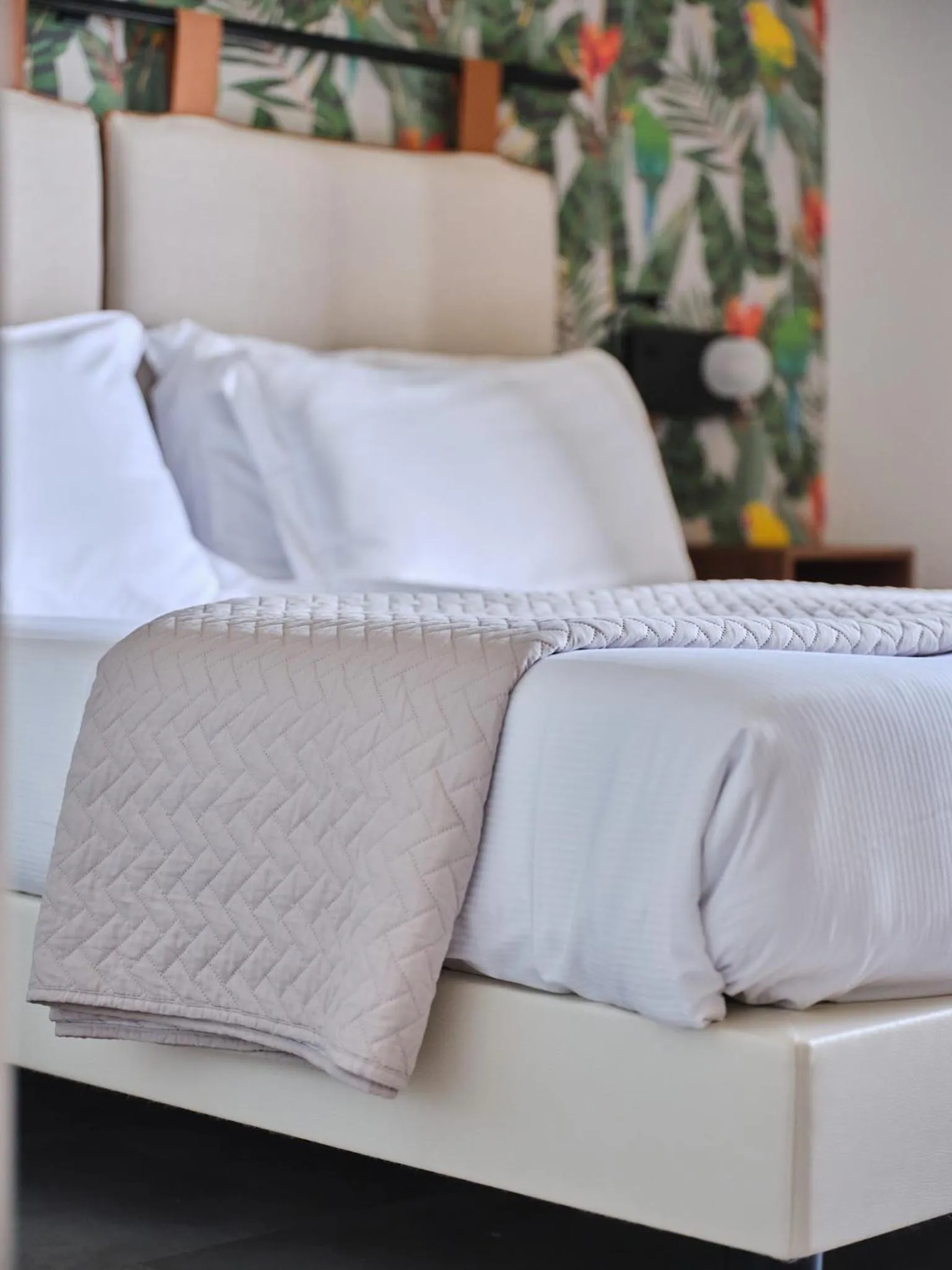 Bed in Hotel Carillon