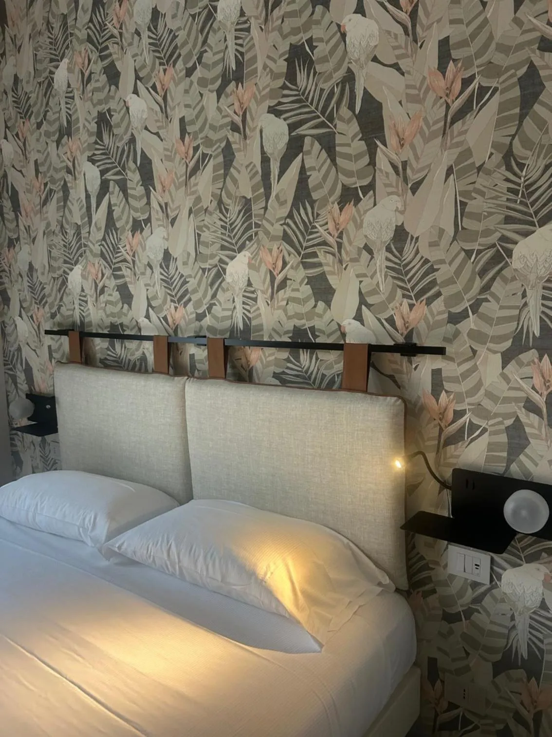 Bed in Hotel Carillon