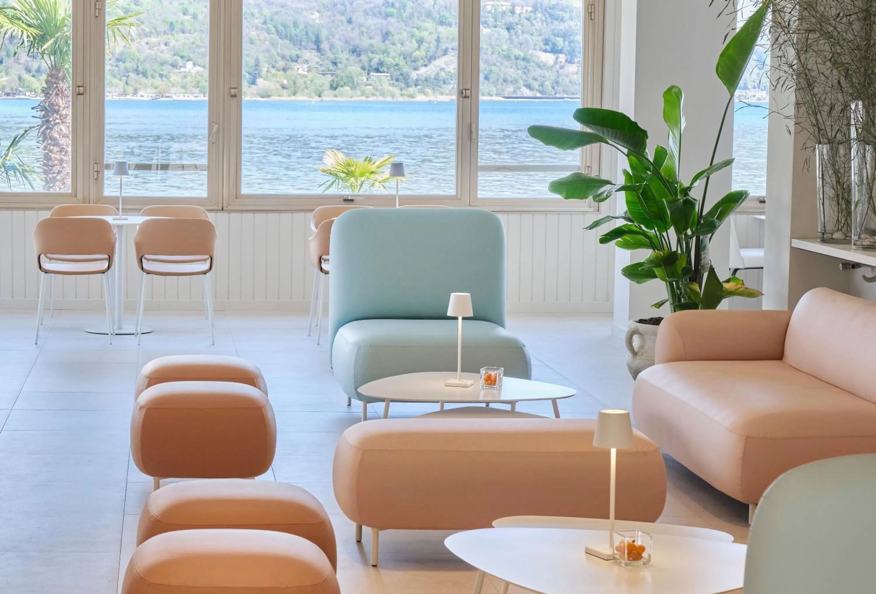 Lounge or bar in Hotel Carillon