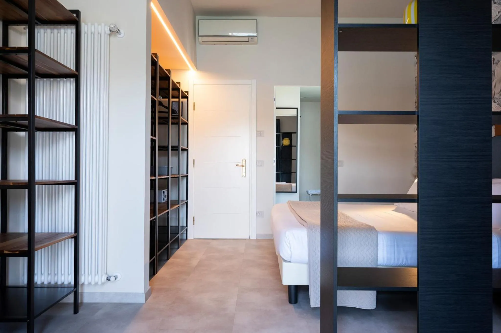 Bed in Hotel Carillon